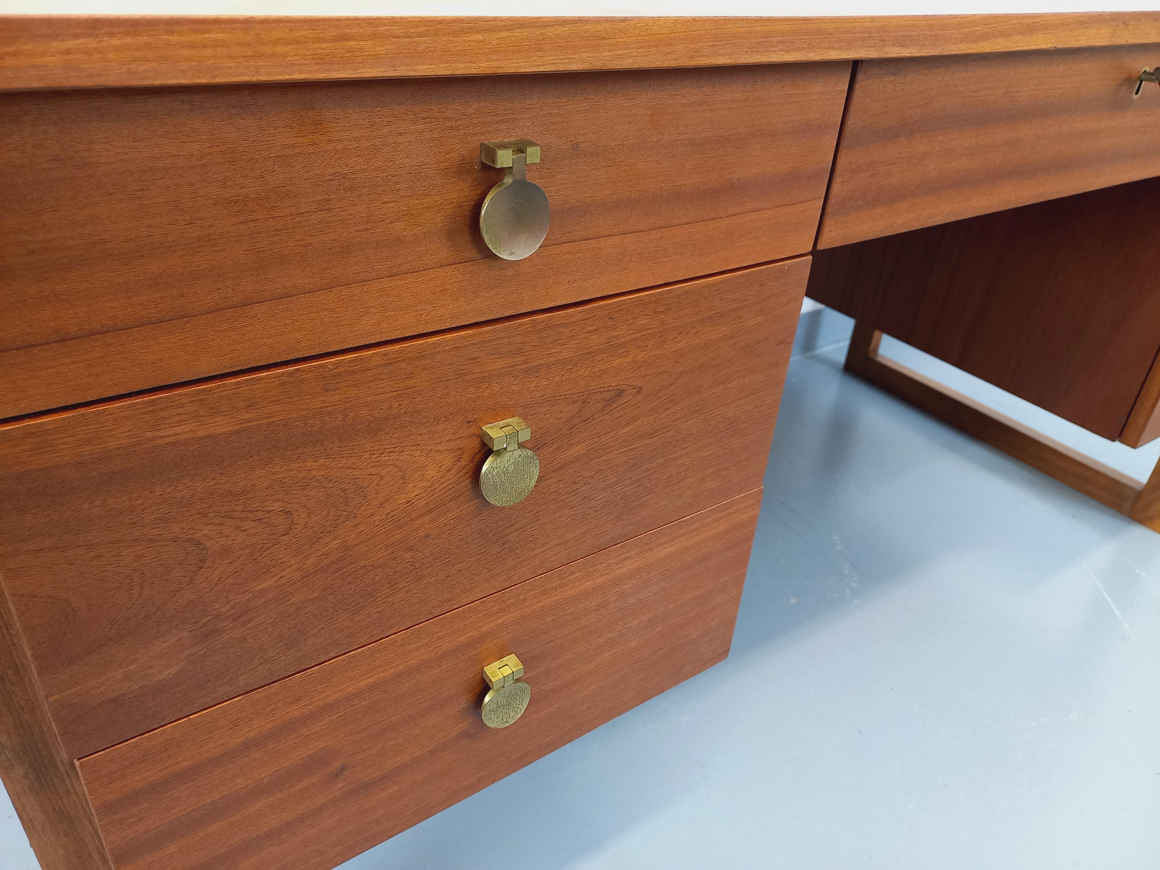 Ufficio di direzione double-face pieds traîneau stile scandinavo vintage en teck in vendita 2