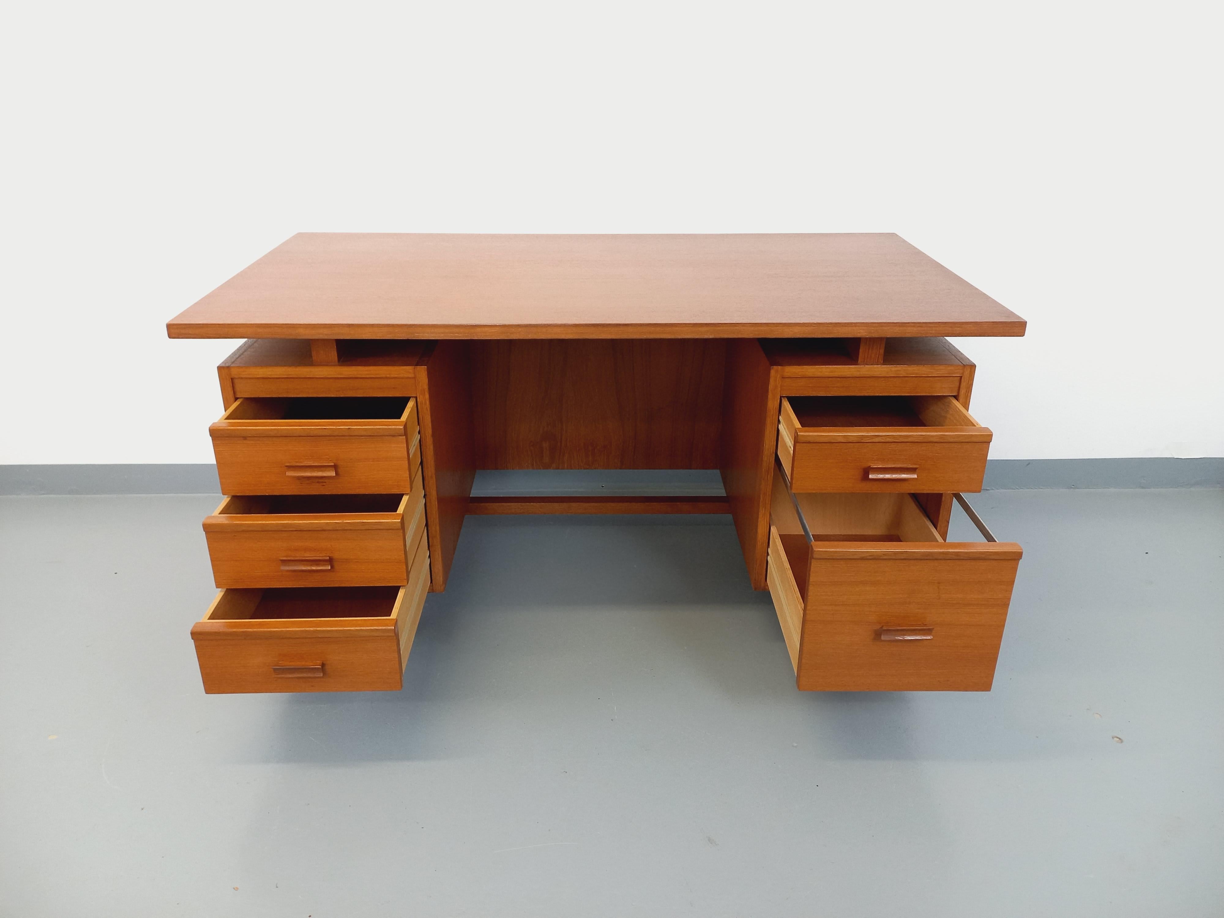 Scandinave Bureau de direction double-face style scandinave vintage en teck des années 60