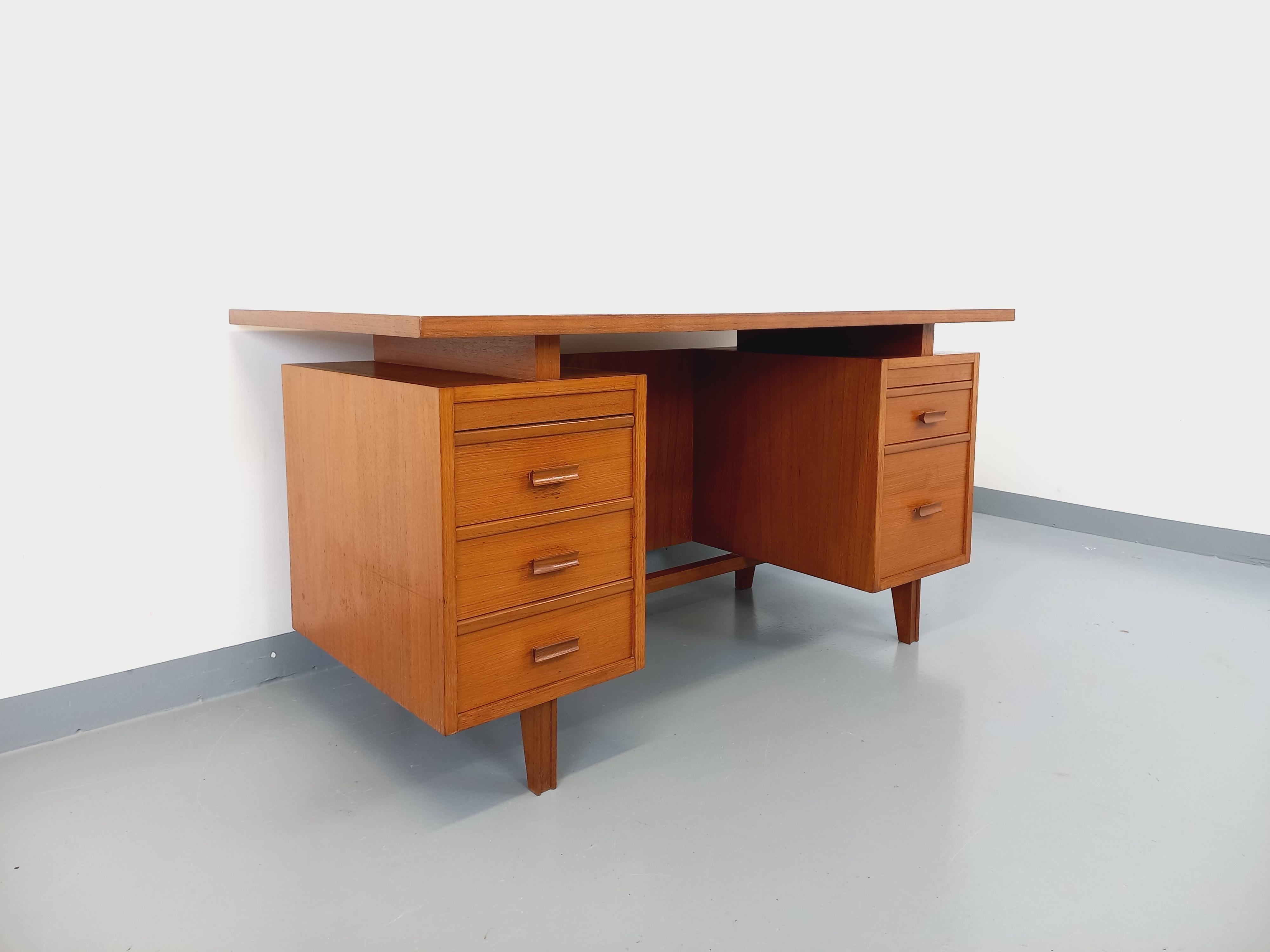 Bureau de direction double-face style scandinave vintage en teck des années 60 Bon état à BESANÇON, FR