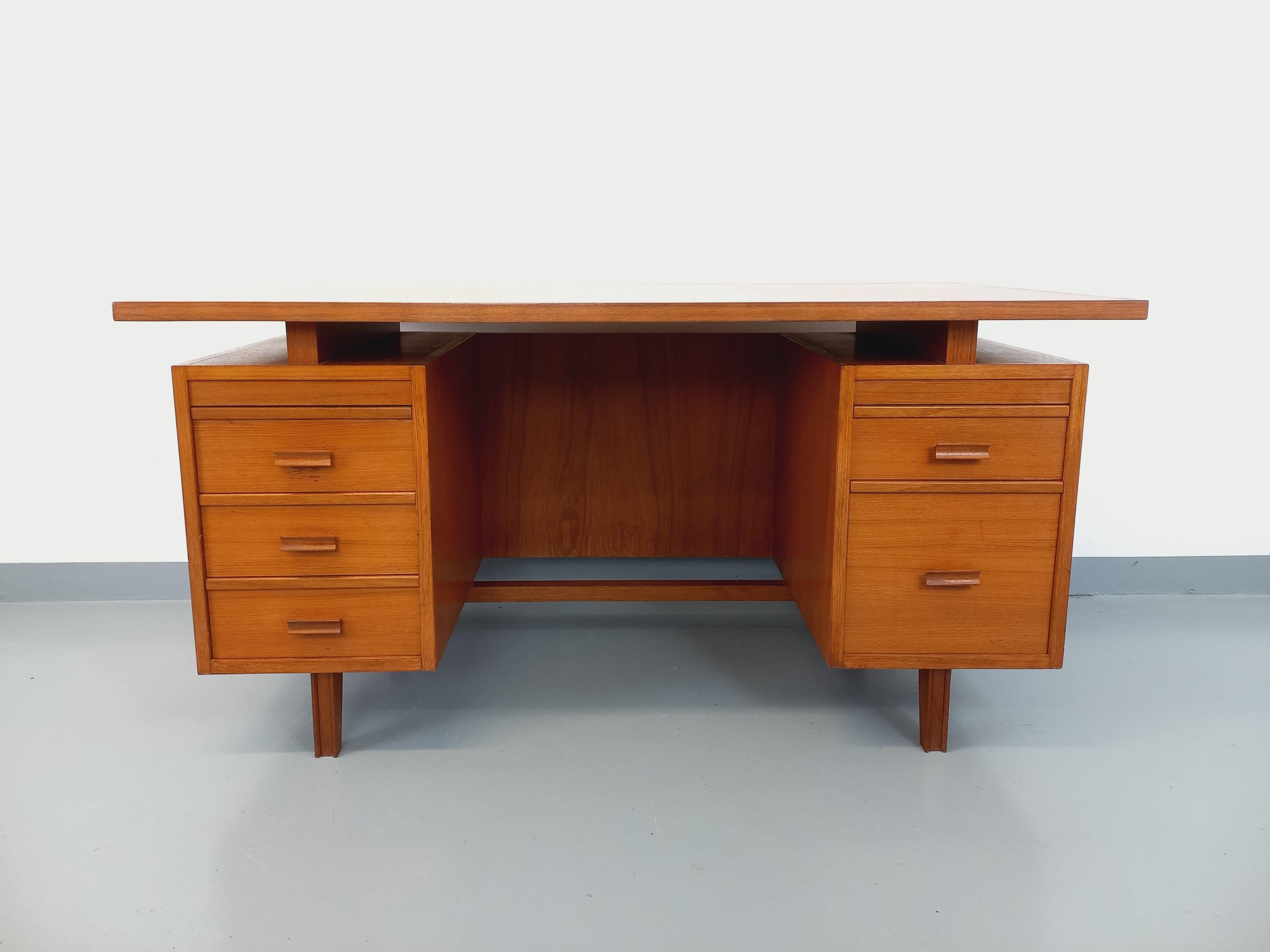 Teck Bureau de direction double-face style scandinave vintage en teck des années 60