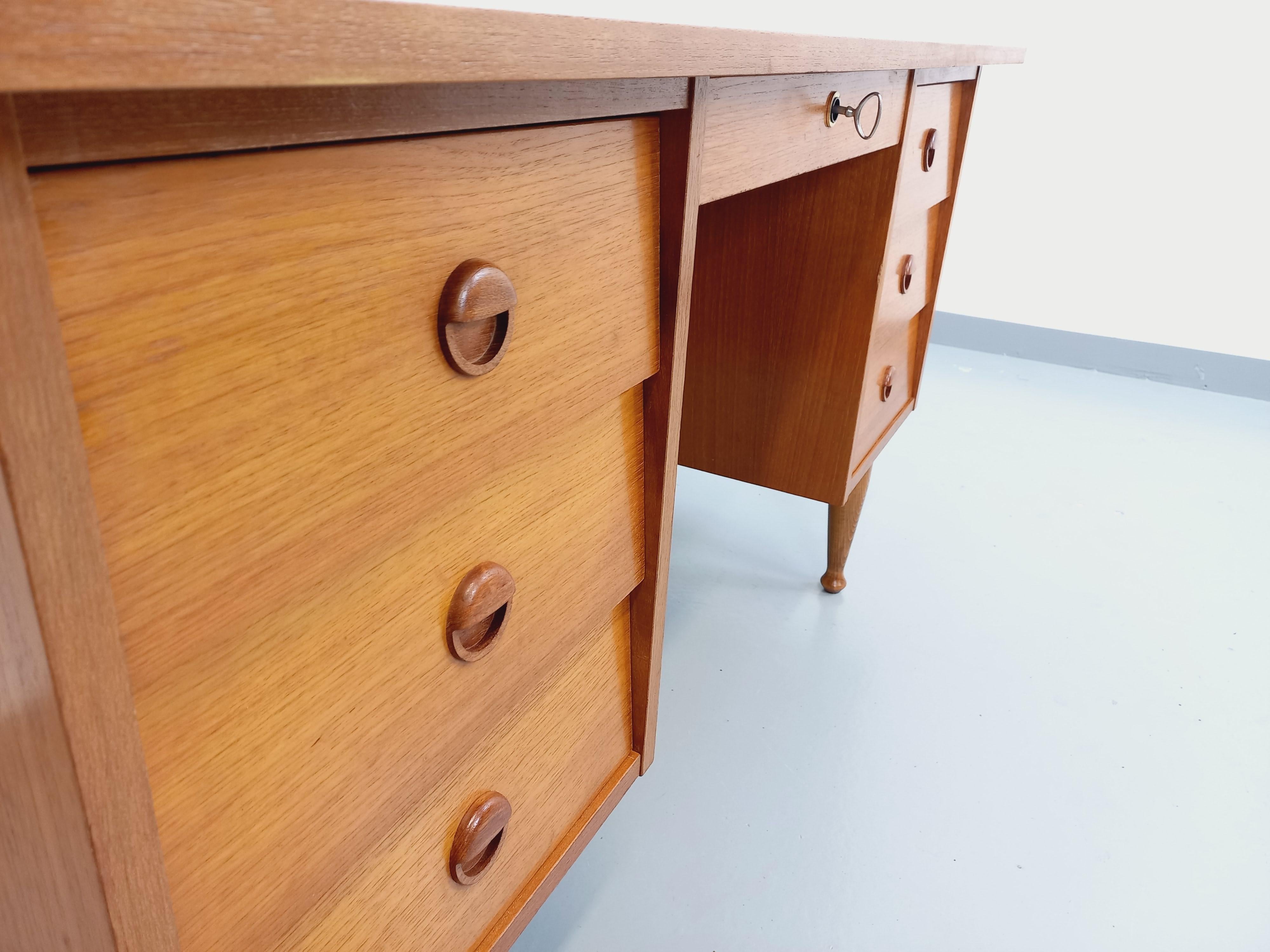 Scandinavo Ufficio di direzione in stile scandinavo vintage in legno degli anni '60 in vendita