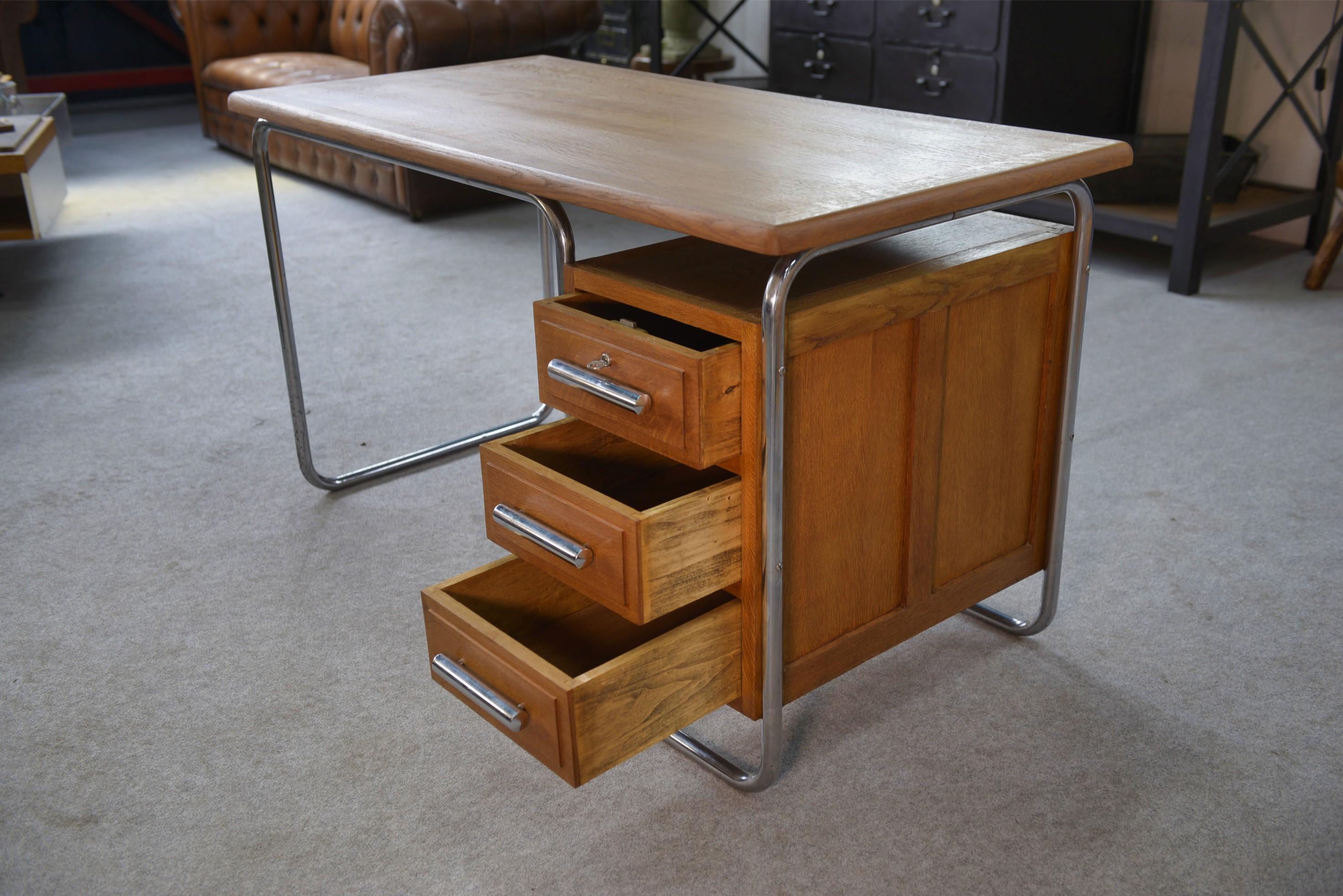 Bureau design Bauhaus en tube chromé et chêne massif par Kovona 1960's en vente 4