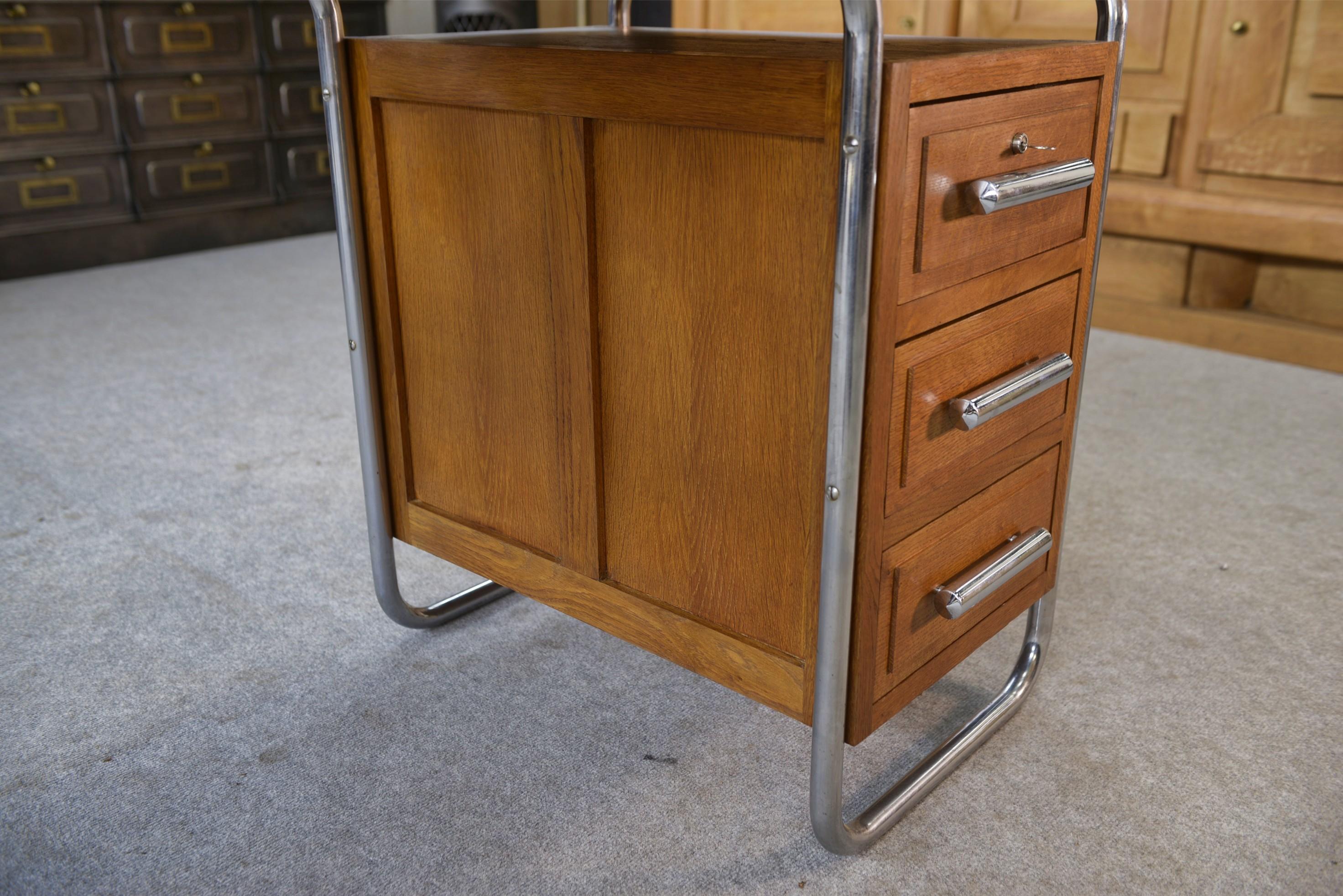 Bureau design Bauhaus en tube chromé et chêne massif par Kovona 1960's en vente 6