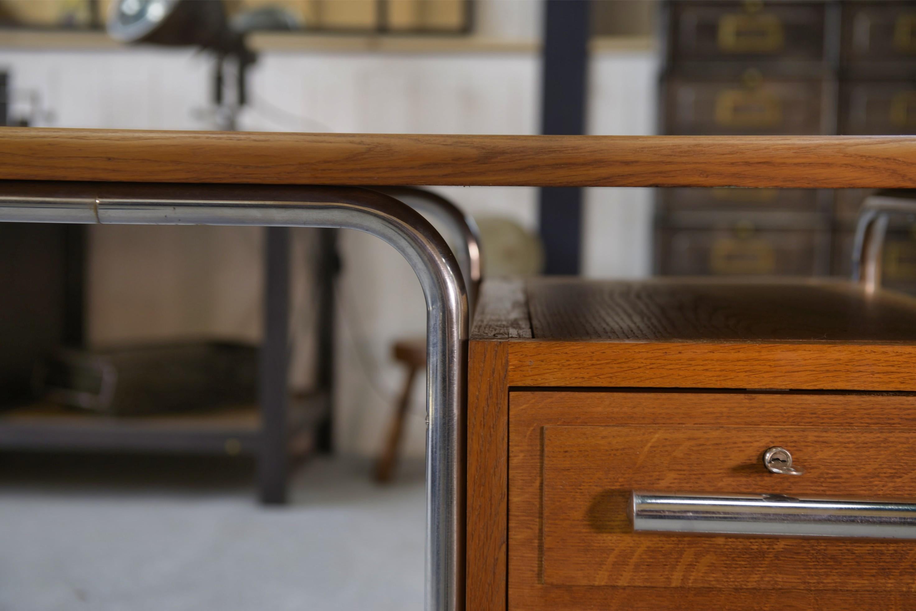 Bureau design Bauhaus en tube chromé et chêne massif par Kovona 1960's en vente 8