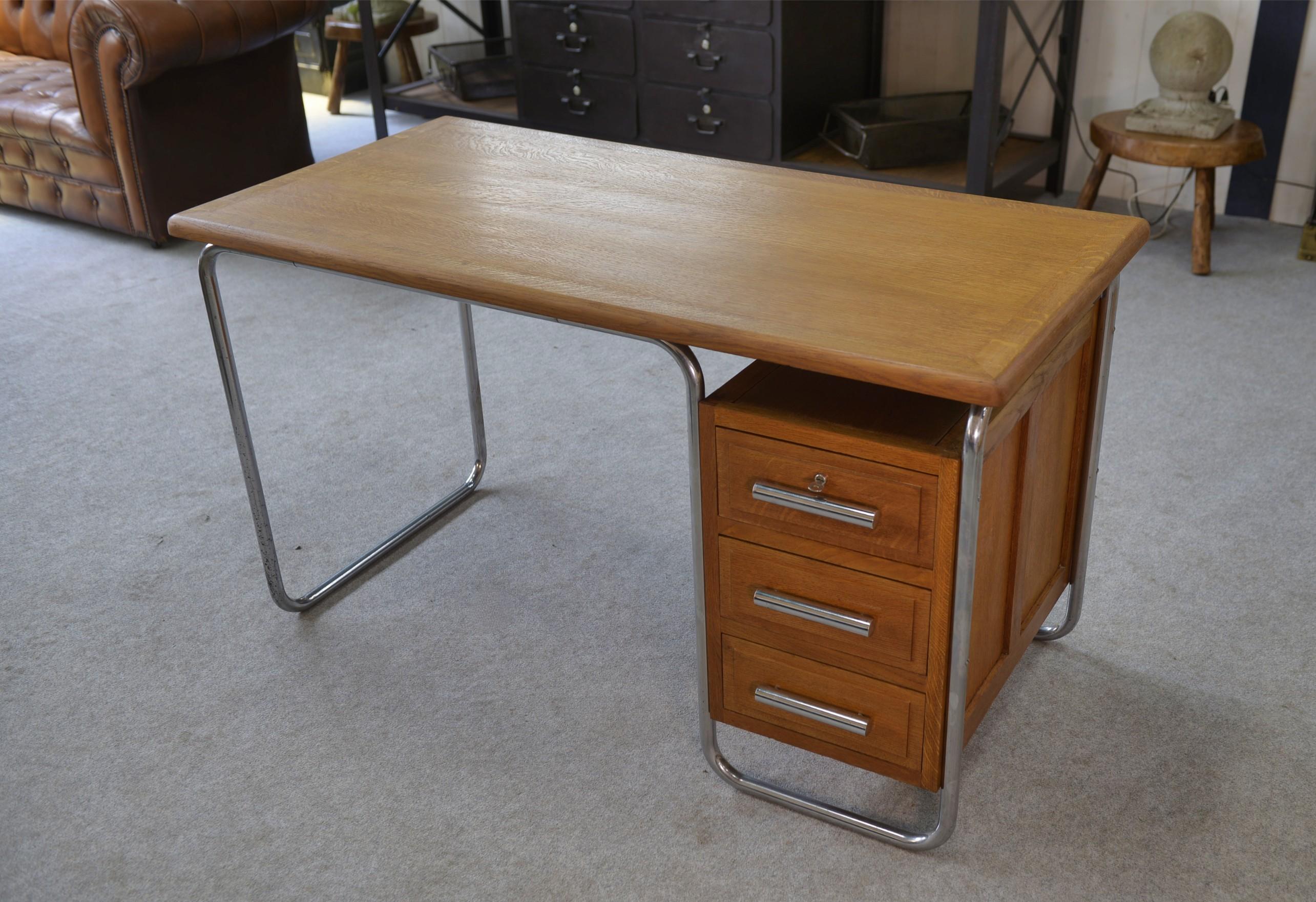 Bureau design Bauhaus en tube chromé et chêne massif par Kovona 1960's en vente 9