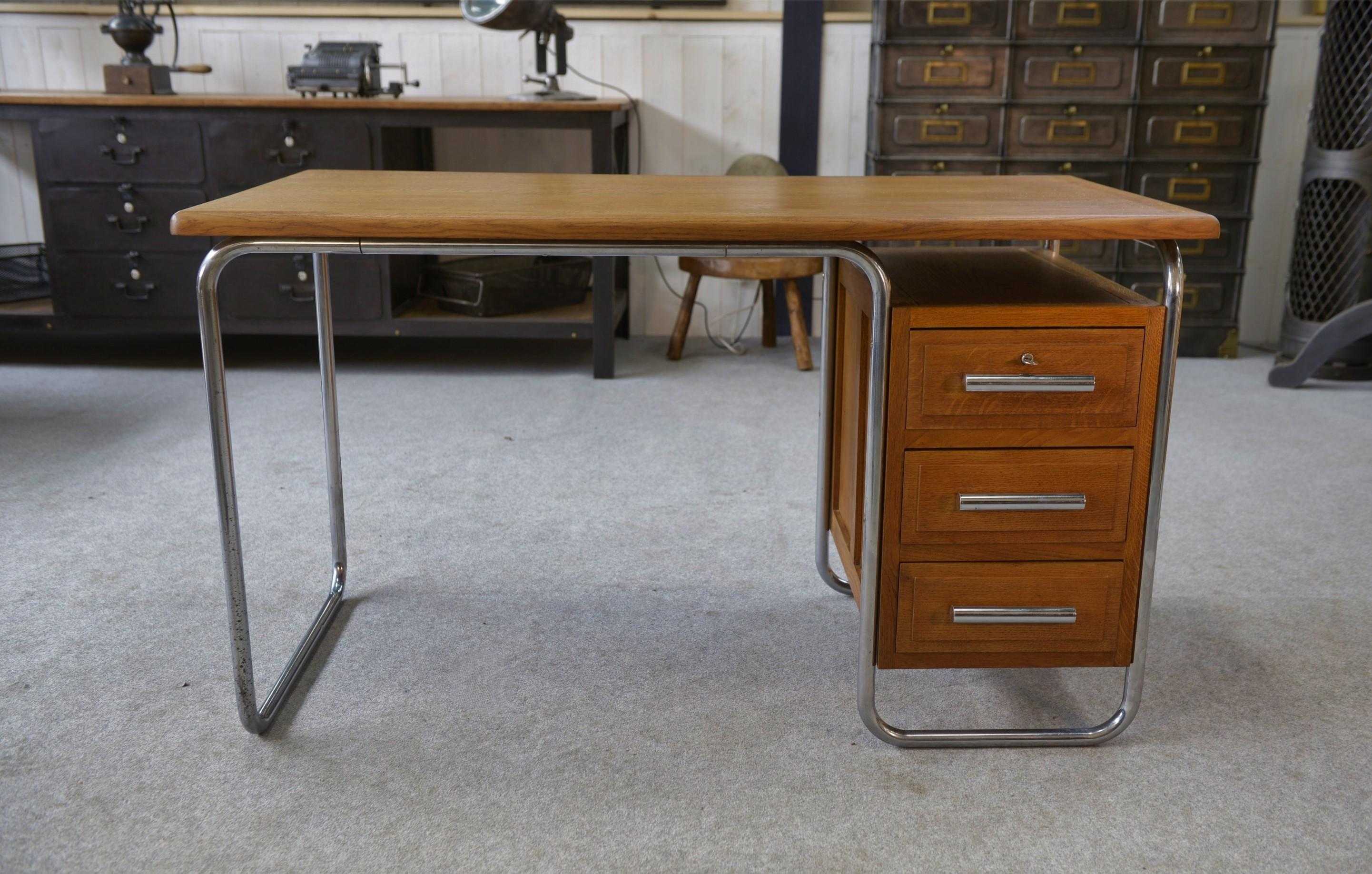 Chêne Bureau design Bauhaus en tube chromé et chêne massif par Kovona 1960's en vente