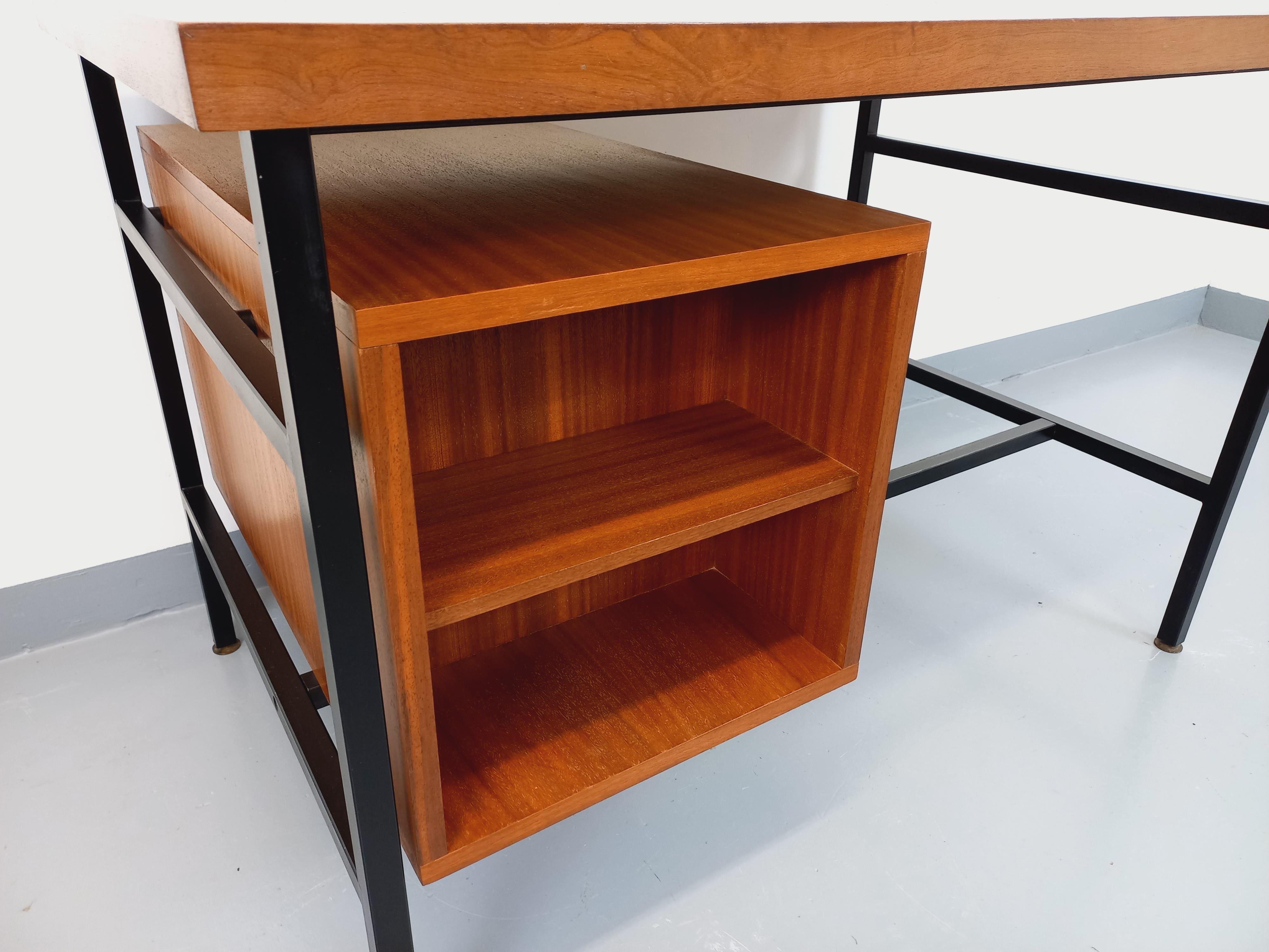 Bureau double-face moderniste vintage en acajou et métal noir des années 60 en vente 5