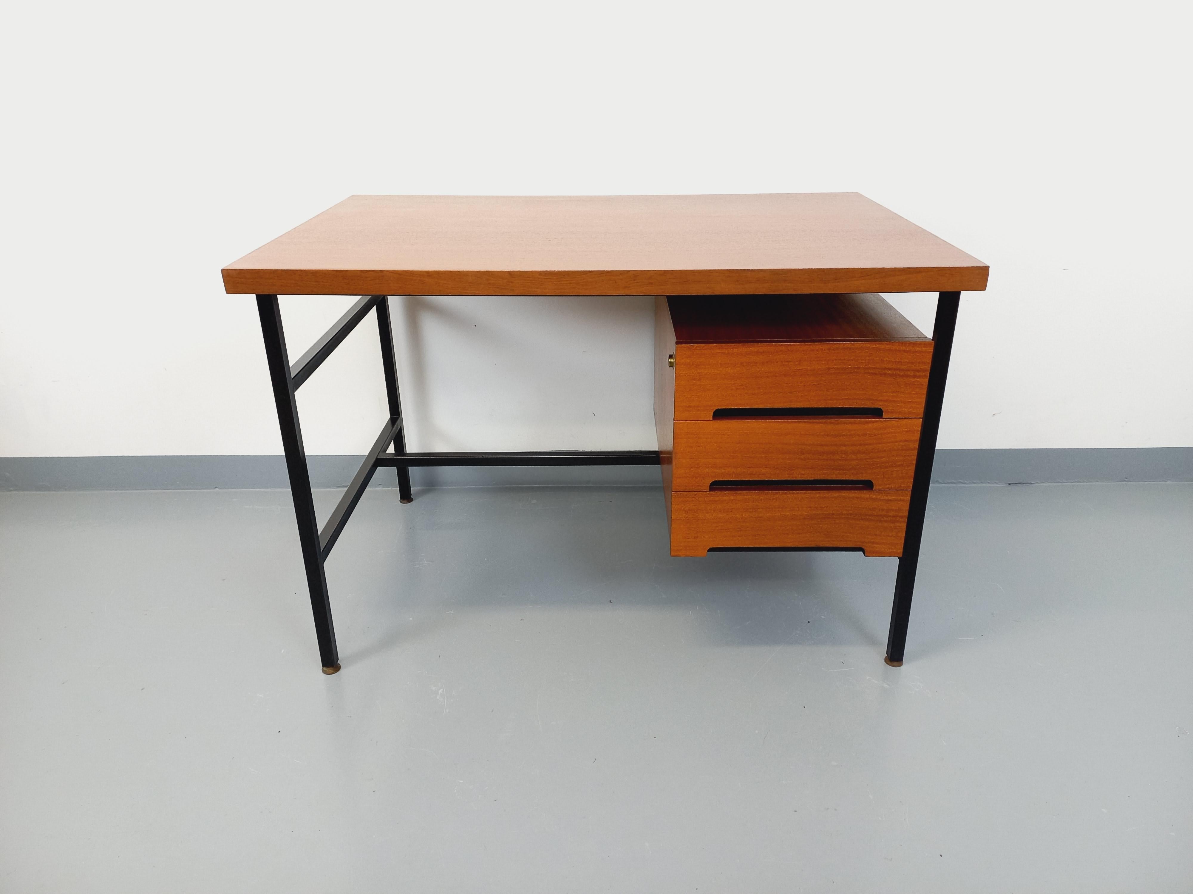 Bureau double-face moderniste vintage en acajou et métal noir des années 60 en vente 6