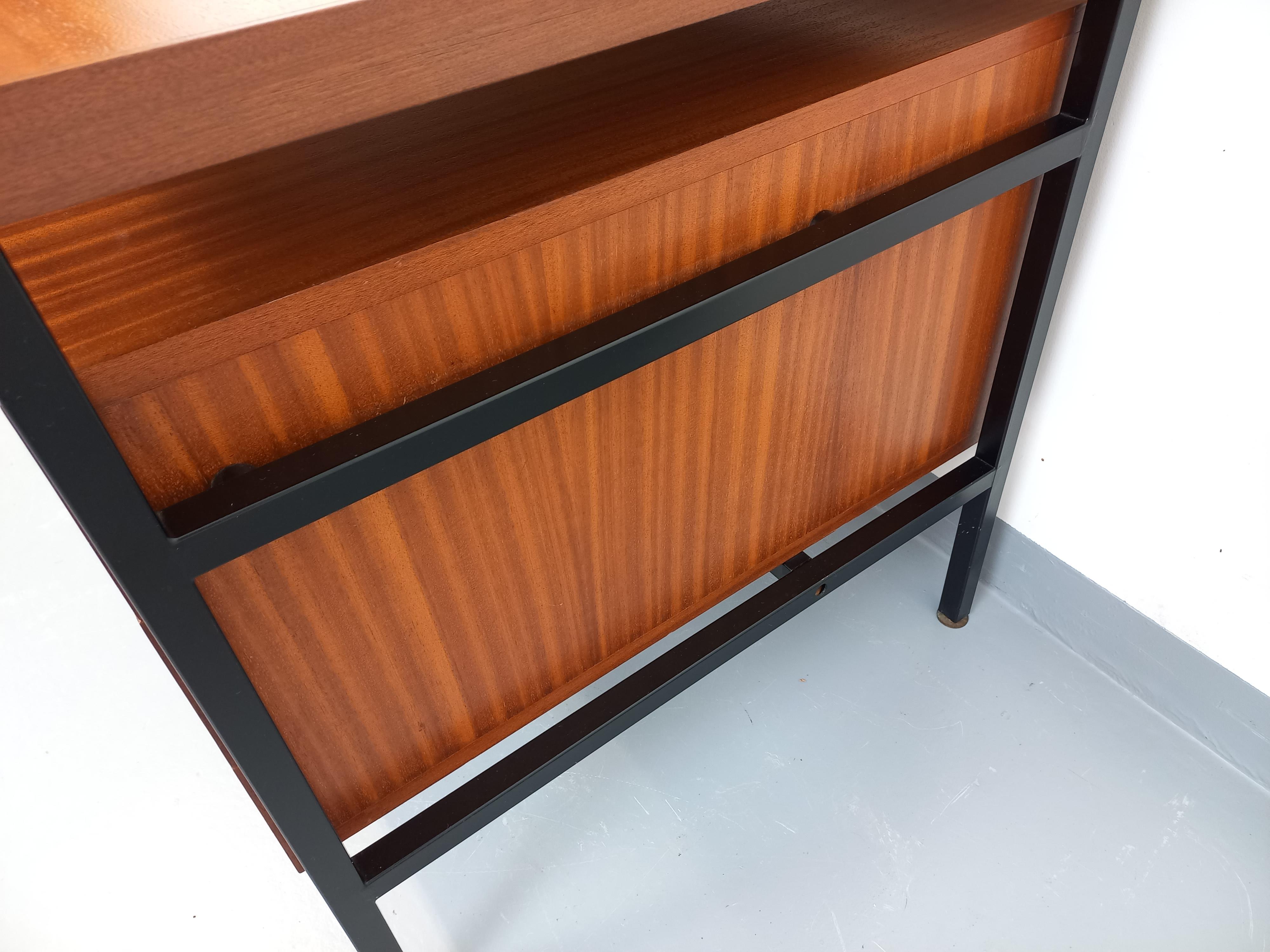 Bureau double-face moderniste vintage en acajou et métal noir des années 60 en vente 12