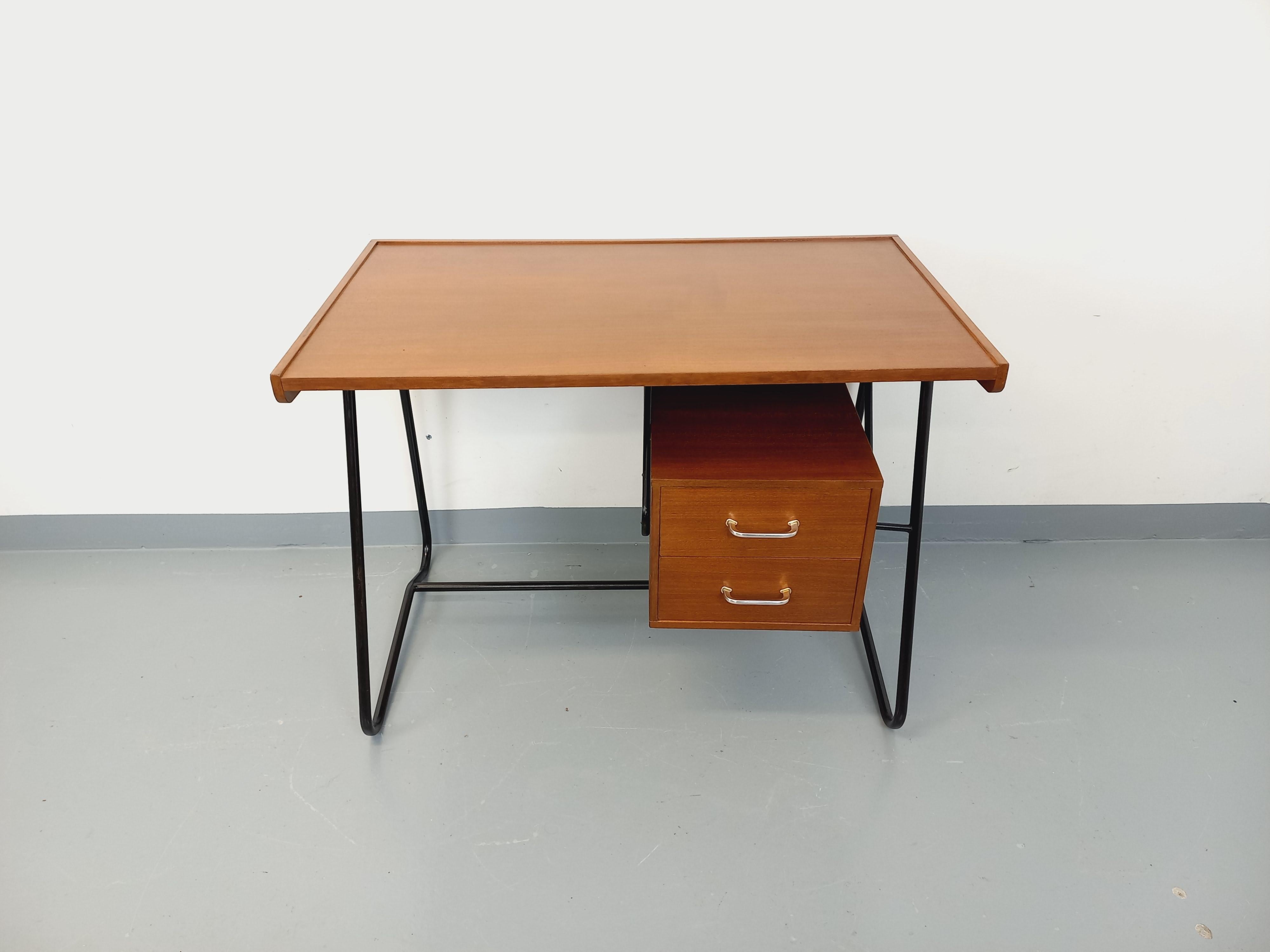 Bureau double-face moderniste vintage en bois d'acajou style teck et métal noir en vente 3