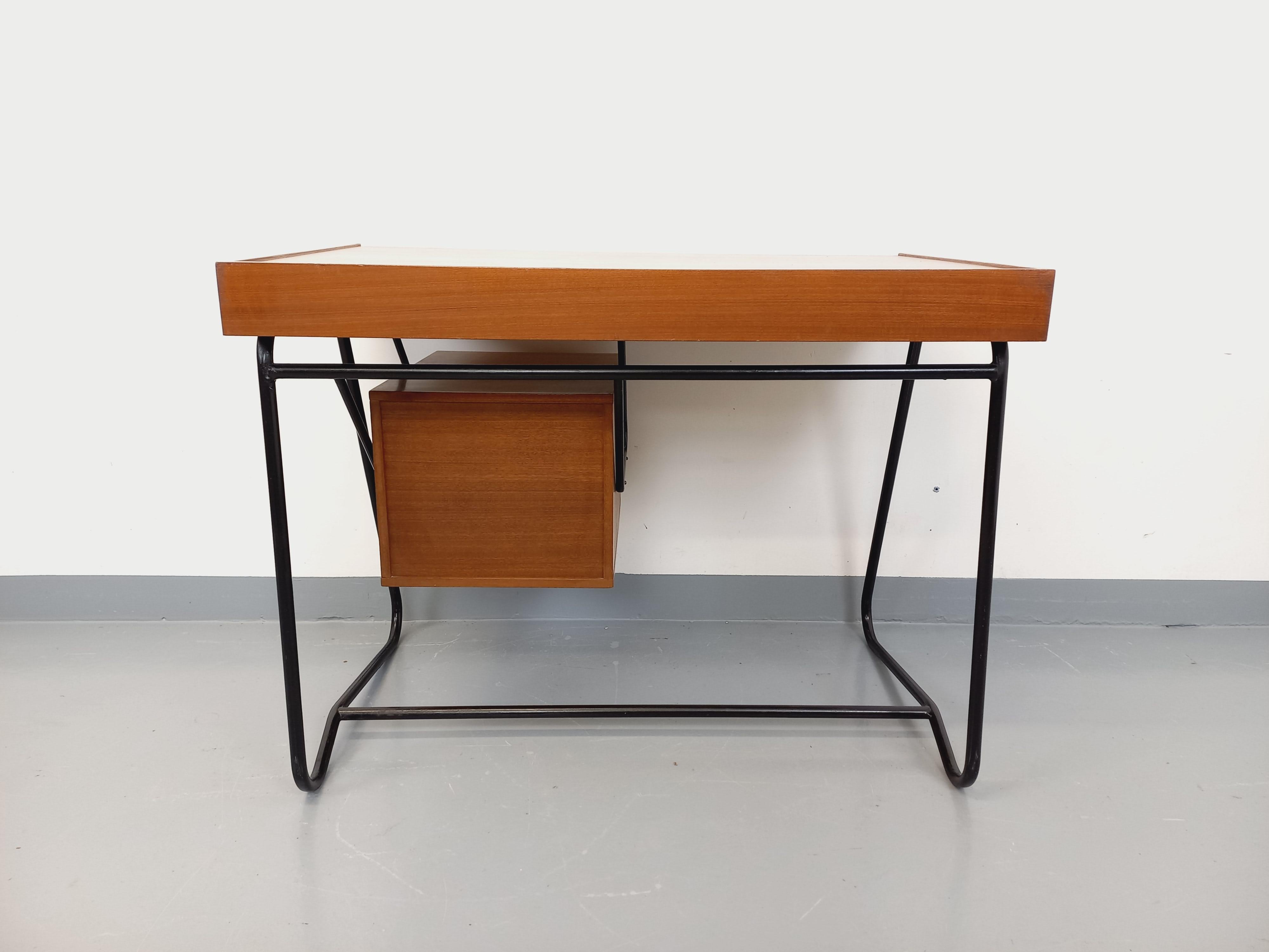 Bureau double-face moderniste vintage en bois d'acajou style teck et métal noir en vente 5