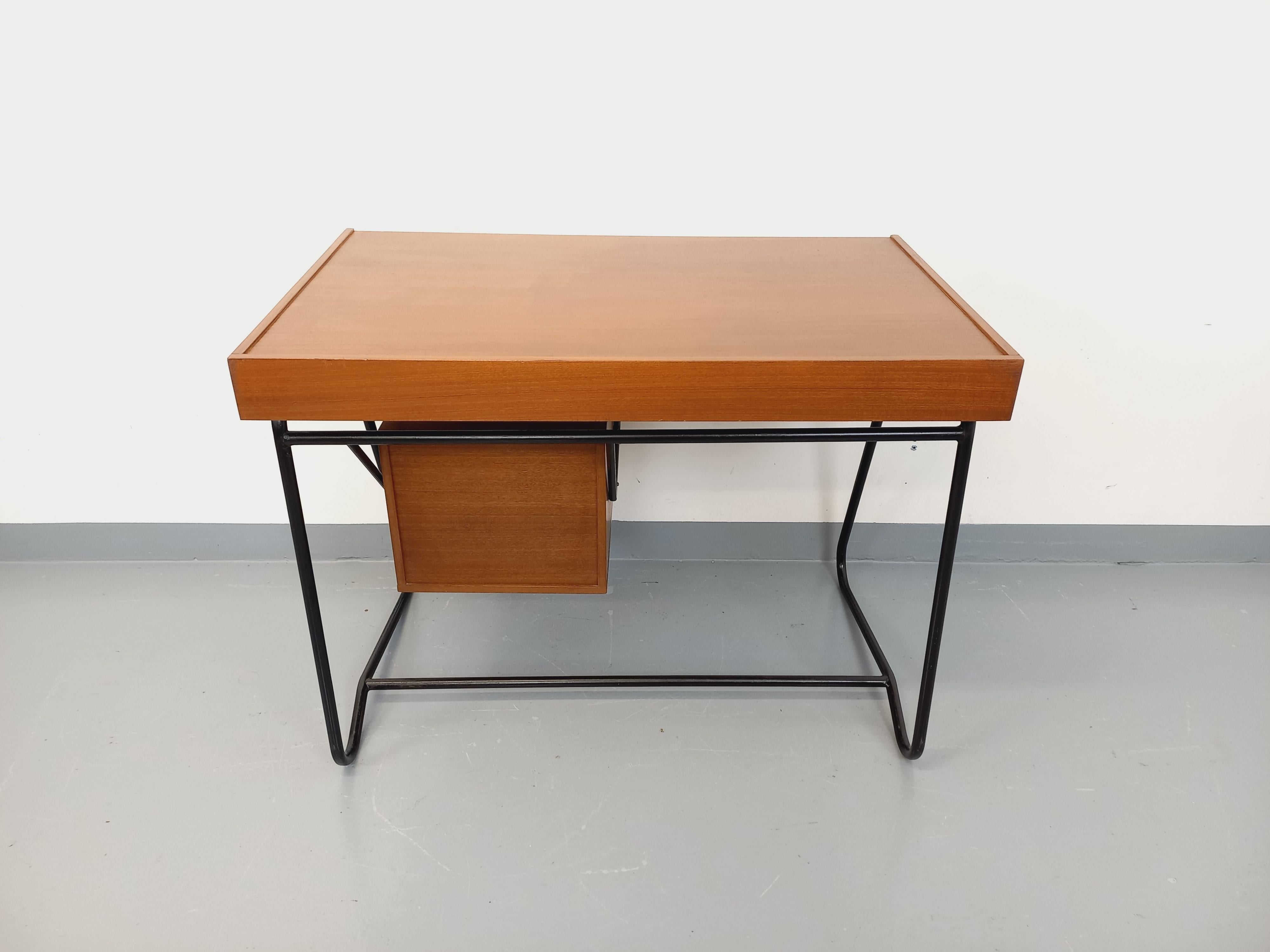 Bureau double-face moderniste vintage en bois d'acajou style teck et métal noir en vente 6