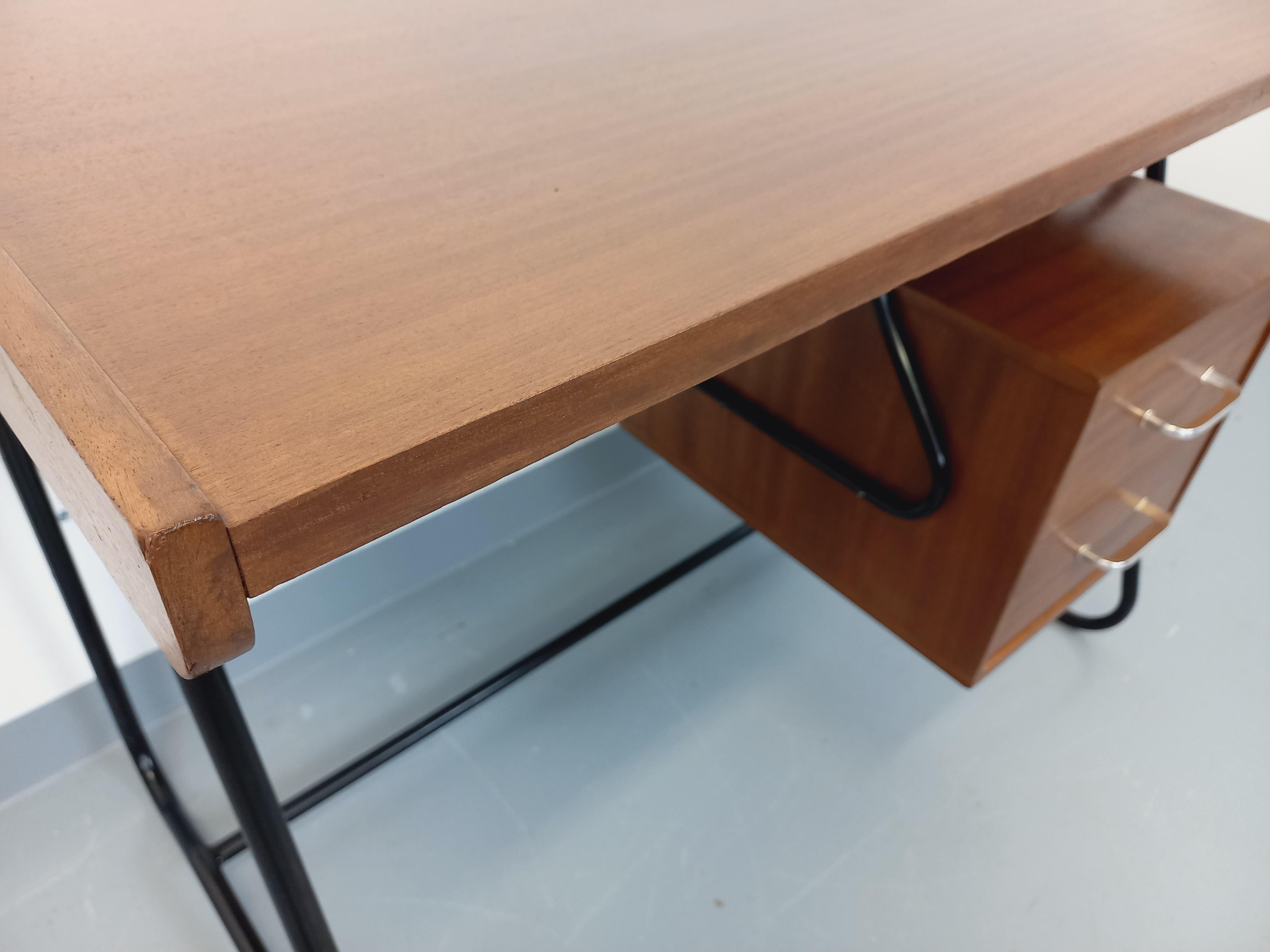 Bureau double-face moderniste vintage en bois d'acajou style teck et métal noir en vente 11