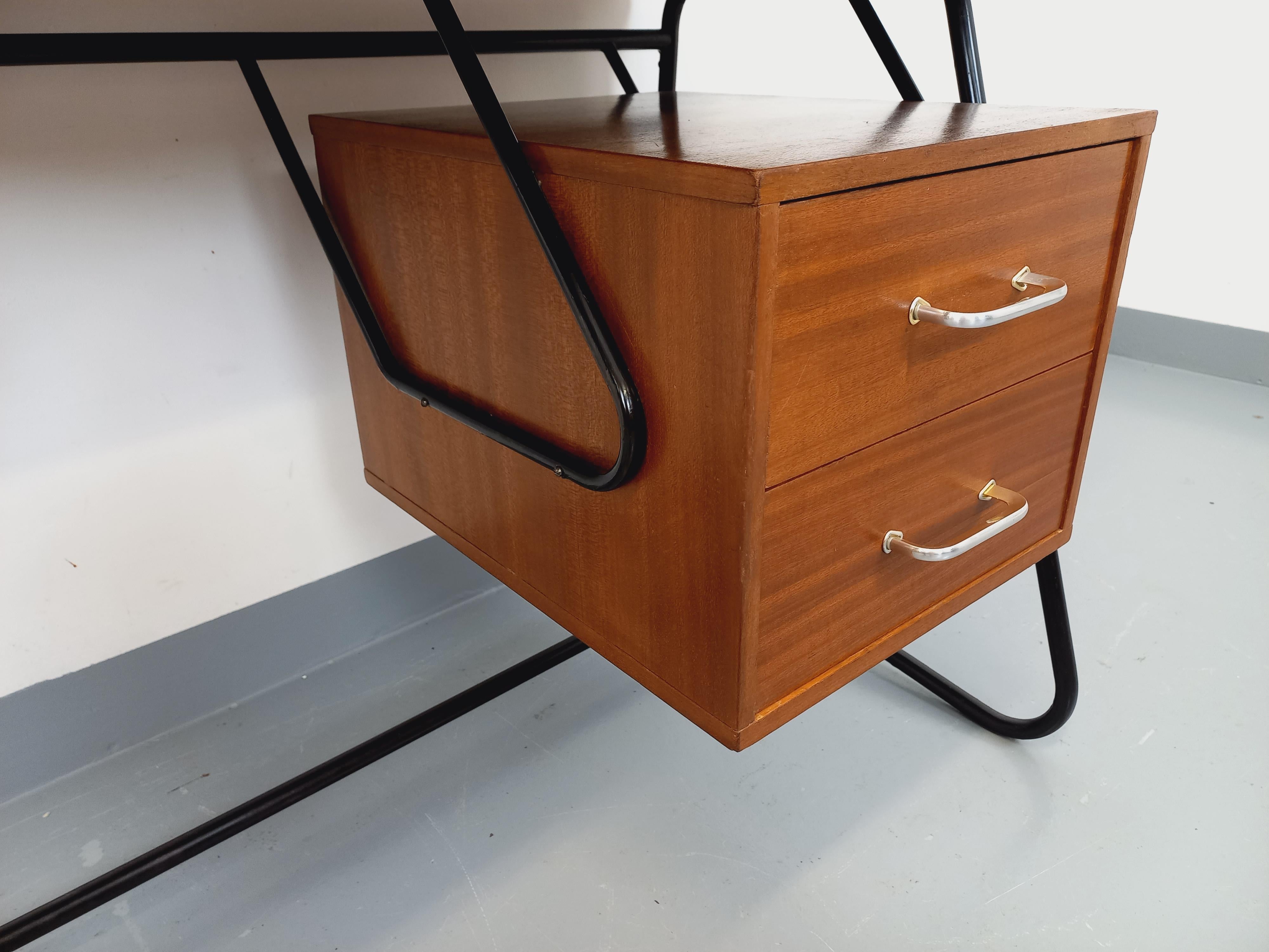 Français Bureau double-face moderniste vintage en bois d'acajou style teck et métal noir en vente