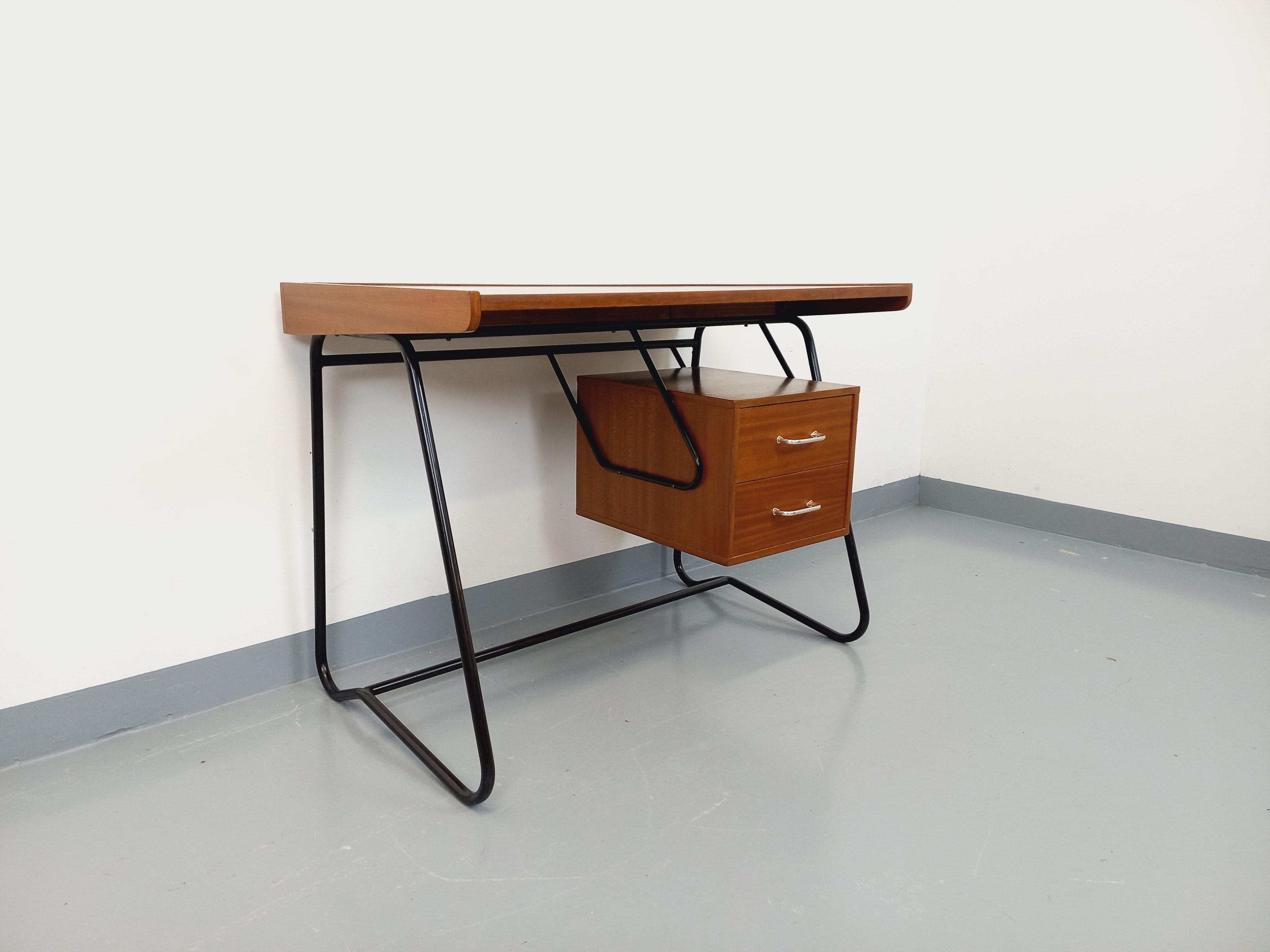 Bureau double-face moderniste vintage en bois d'acajou style teck et métal noir en vente 1
