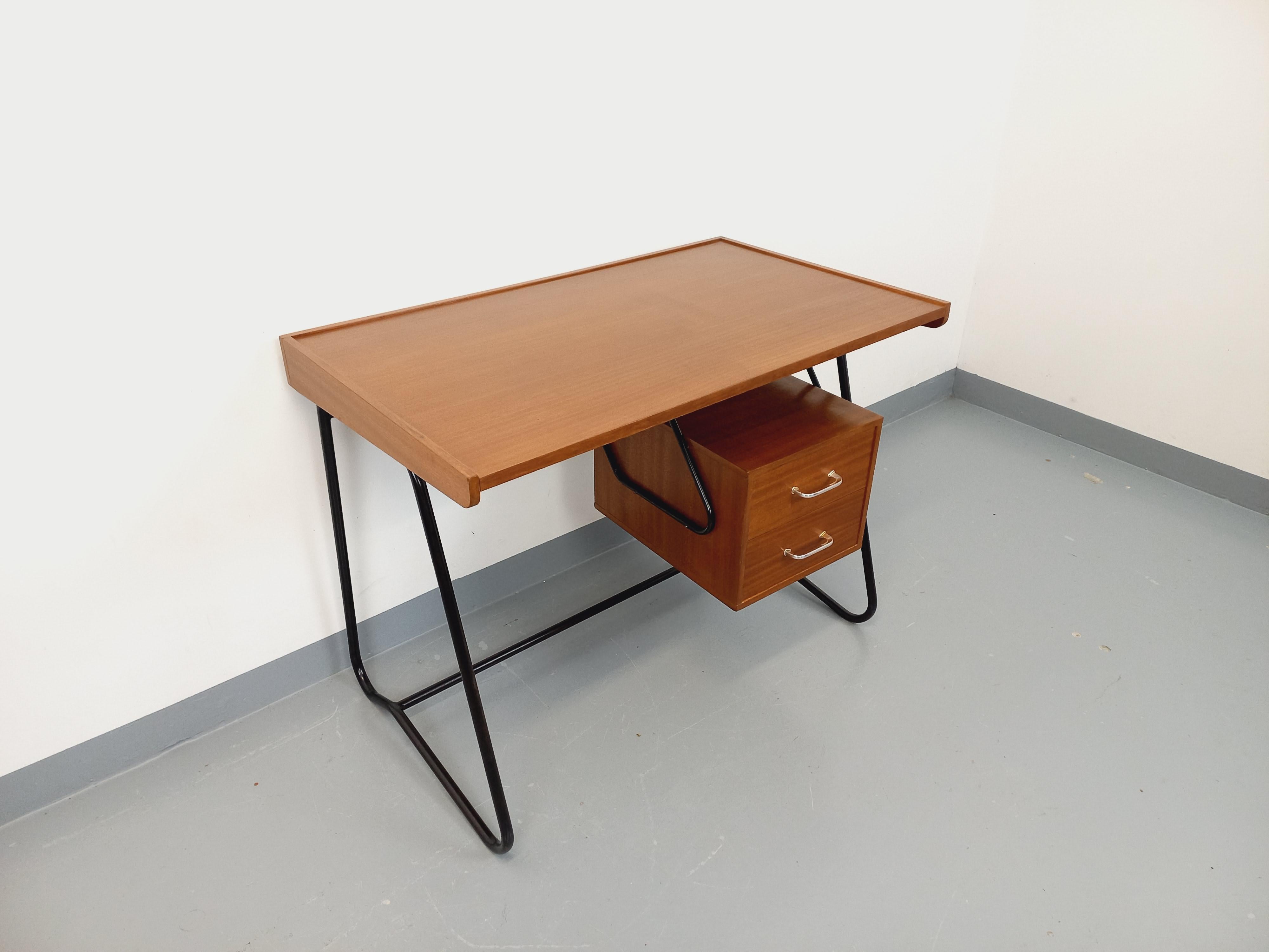 Bureau double-face moderniste vintage en bois d'acajou style teck et métal noir en vente 2