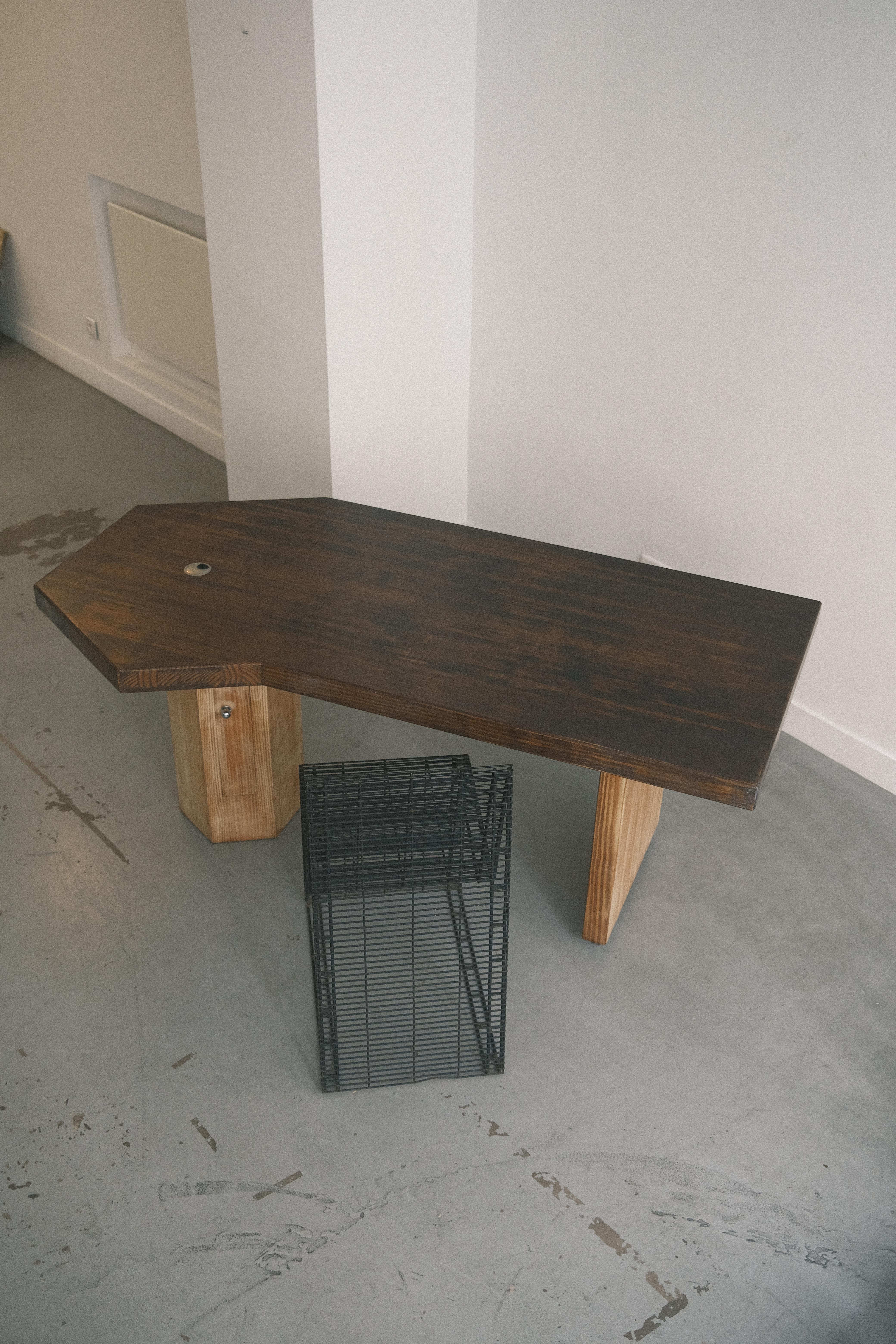 Bureau en bois dans le goût de Charlotte Perriand For Sale 8