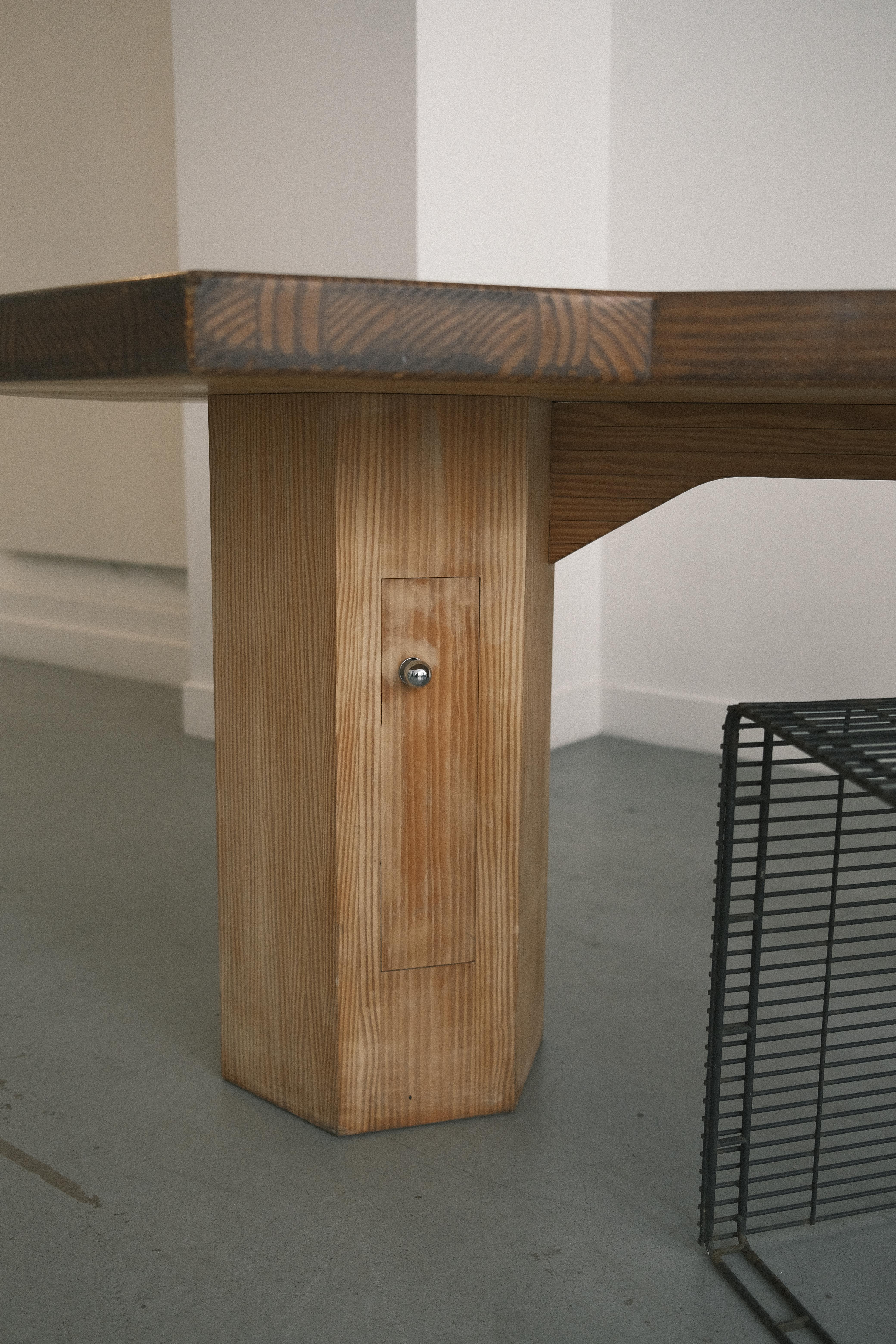 Bureau en bois dans le goût de Charlotte Perriand For Sale 11