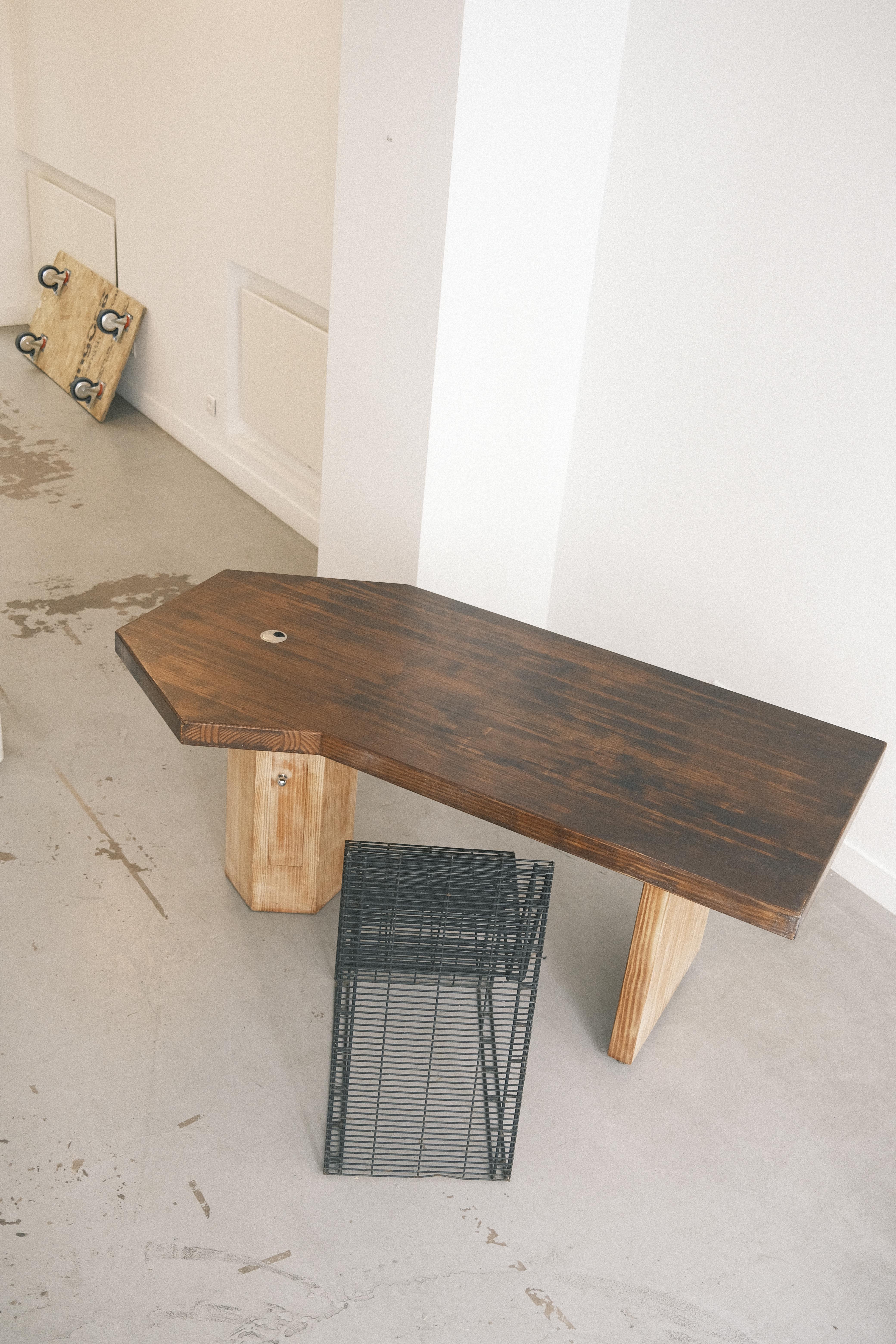 Bureau en bois dans le goût de Charlotte Perriand For Sale 13