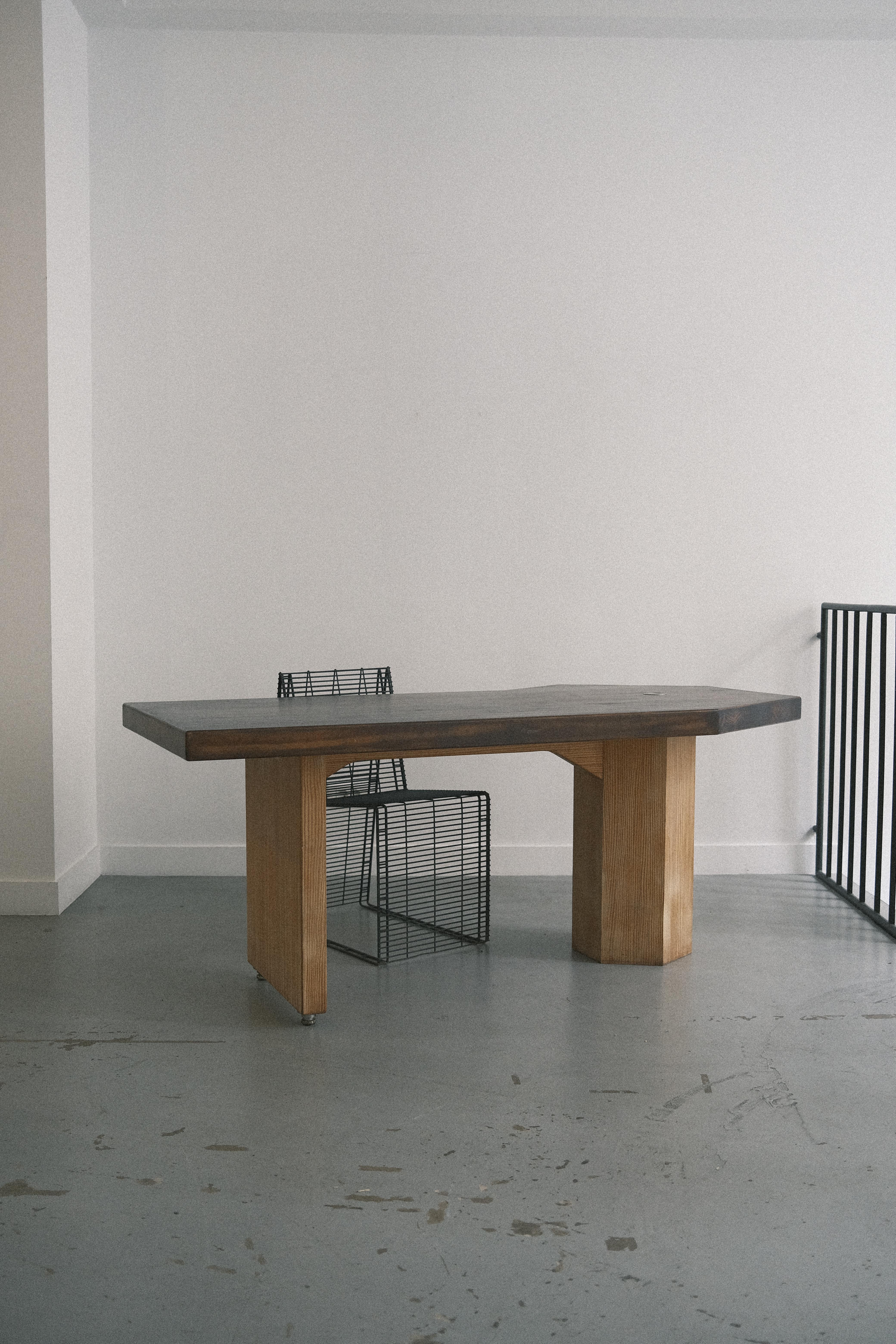 Mid-Century Modern Bureau en bois dans le goût de Charlotte Perriand For Sale