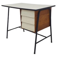 Bureau enfant en bois et plastique