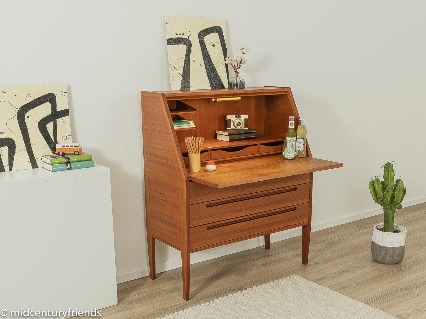 Bureau from the 1960s by Nils Jonsson for HJN Møbelfabrik, Made in Denmark In Good Condition In Neuss, NW