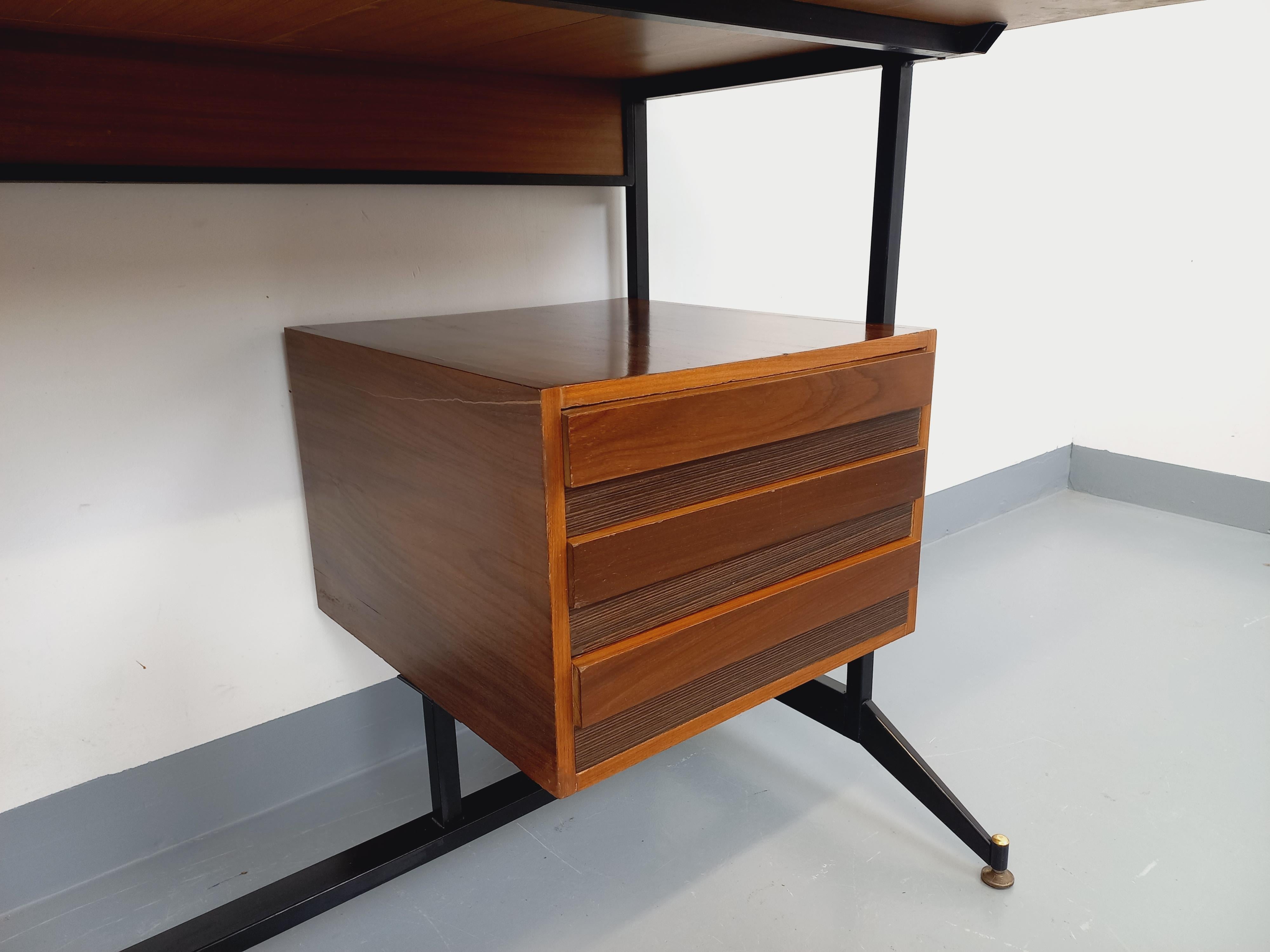 Bureau italien moderniste avec bibliothèque étagère string modulable teck métal en vente 1