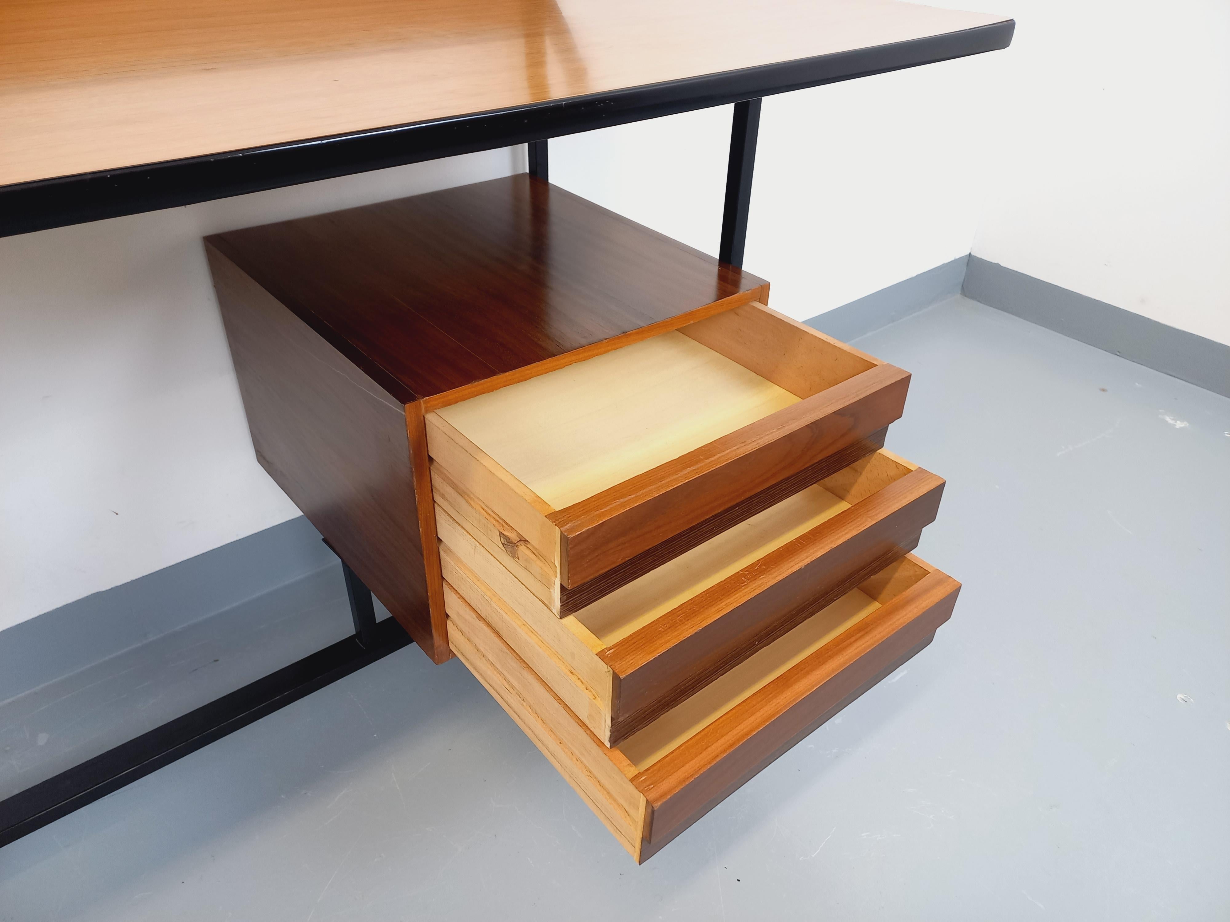 Bureau italien moderniste avec bibliothèque étagère string modulable teck métal en vente 3
