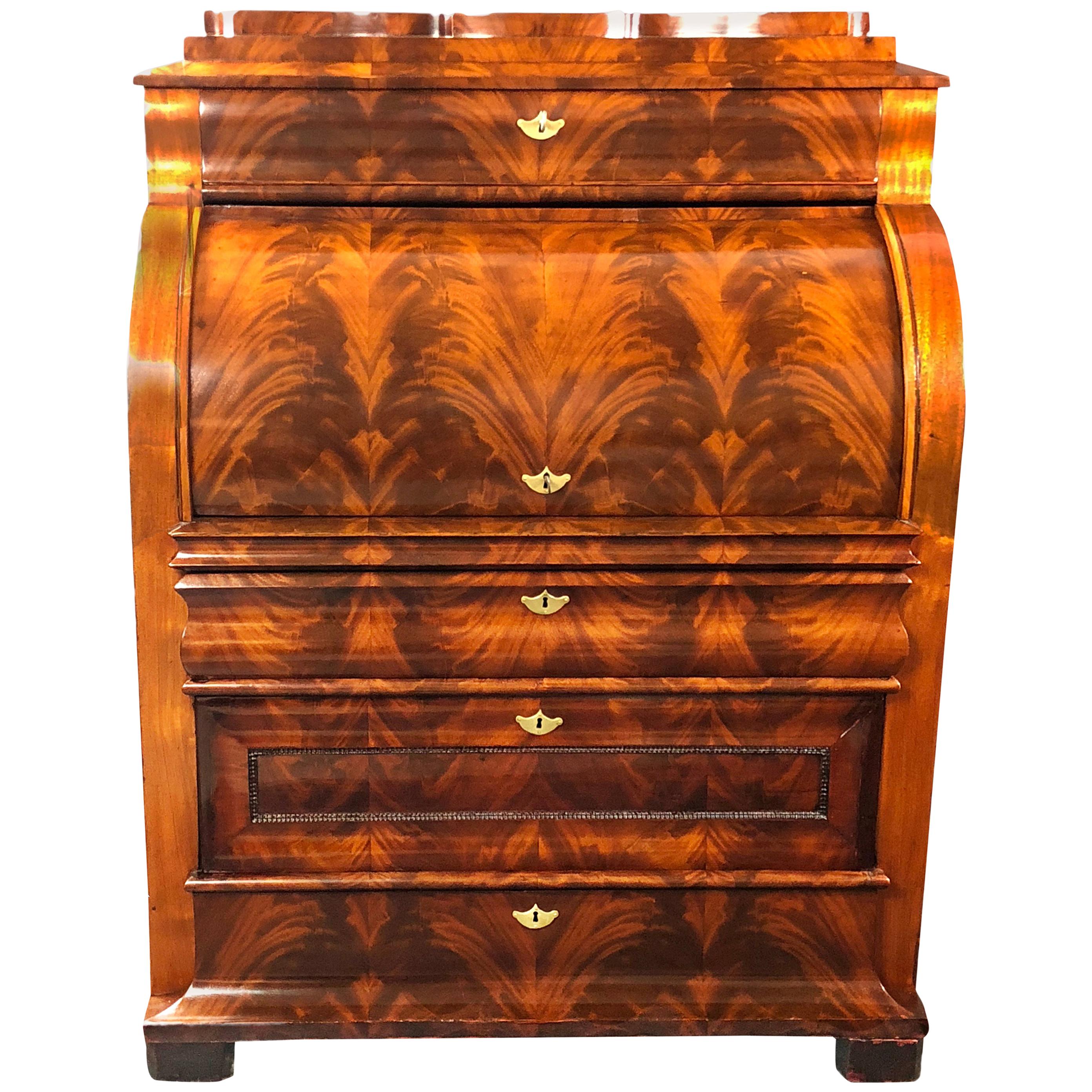 Bureau Biedermeier with Cylinder Top 1850s with Fine Mahogany For Sale