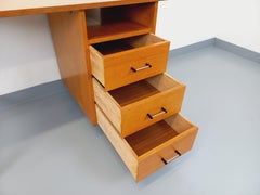 Bureau moderniste vintage en bois de chêne et métal noir des années 60