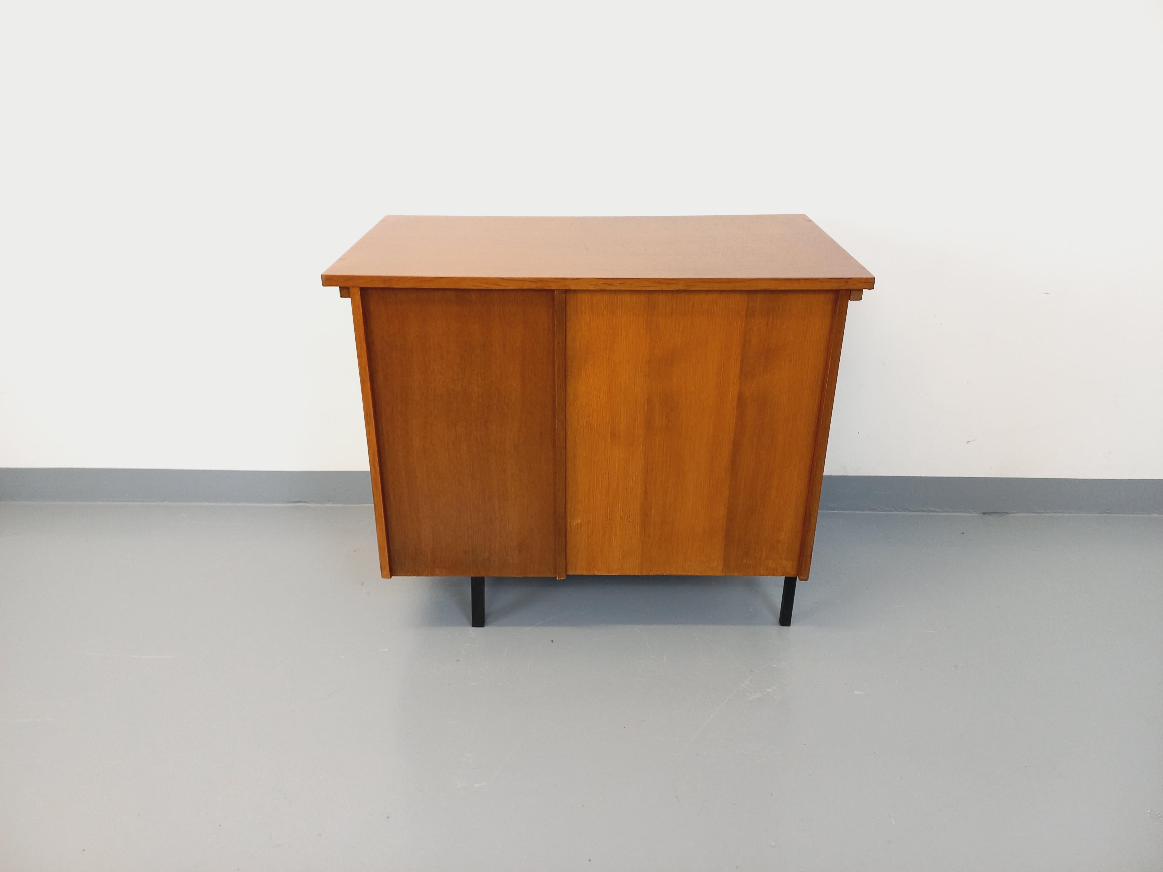 Bureau moderniste vintage en bois et métal noir des années 60 For Sale 4