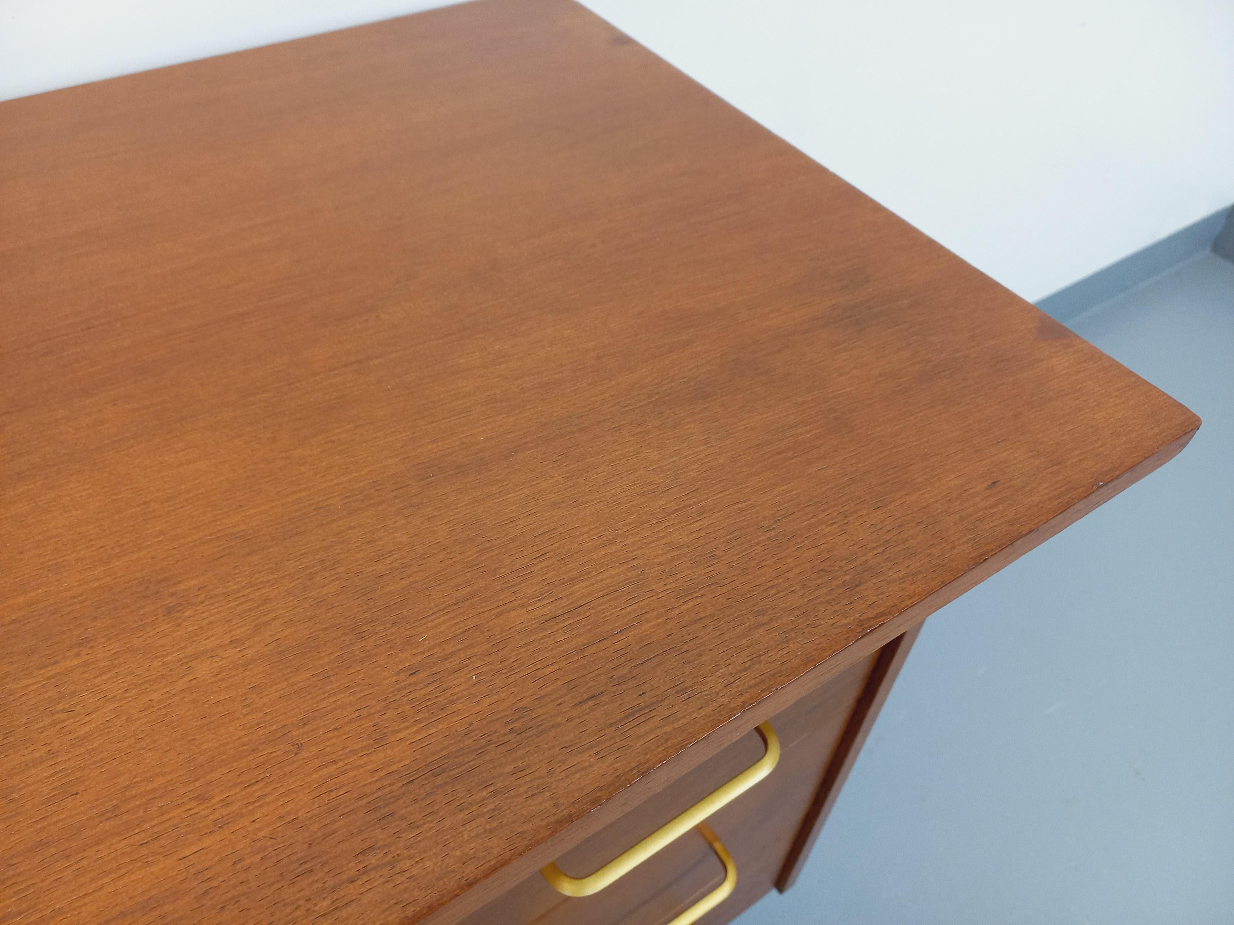 Bureau moderniste vintage en bois et métal noir des années 60 For Sale 7