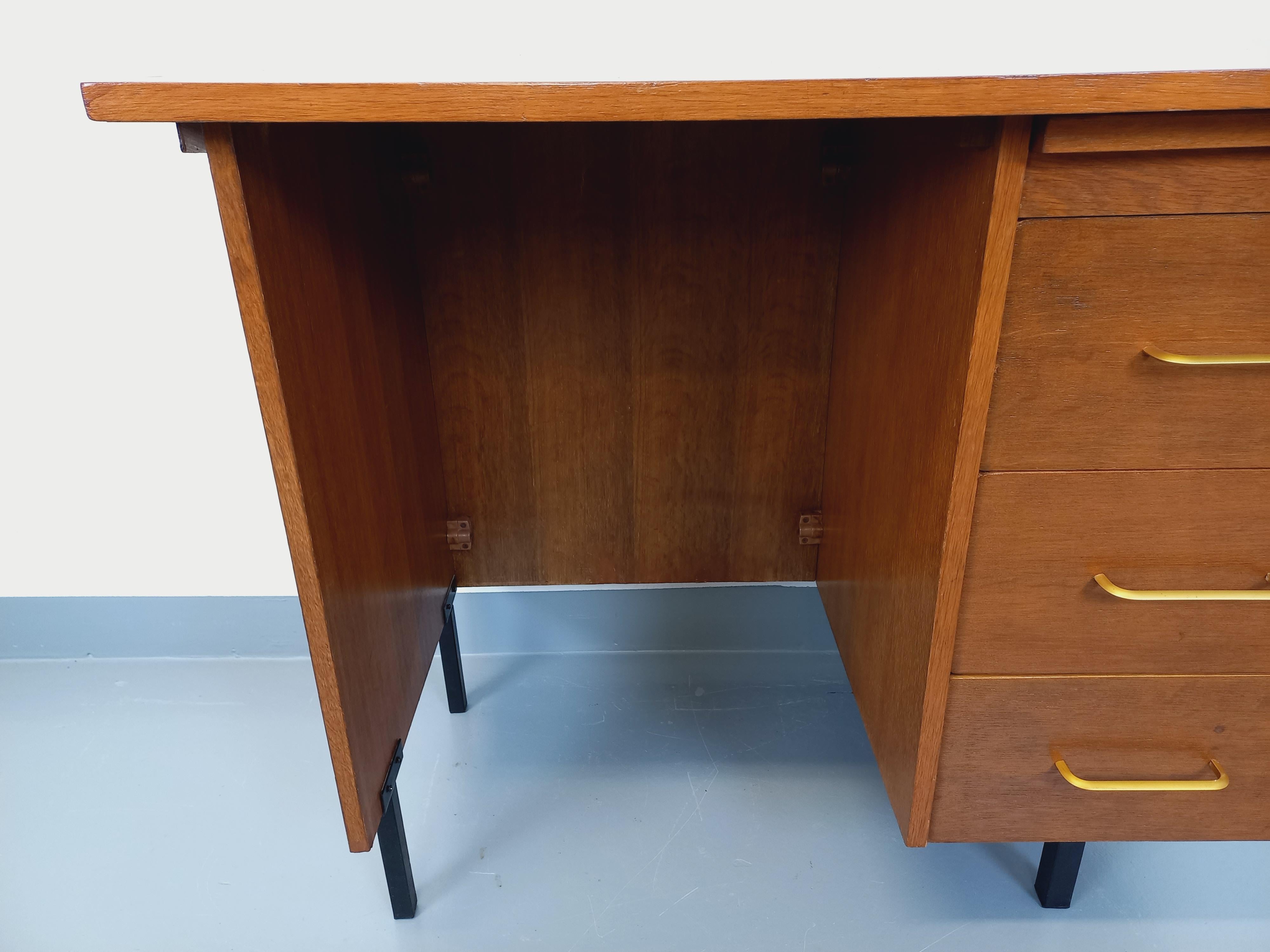Bureau moderniste vintage en bois et métal noir des années 60 For Sale 8