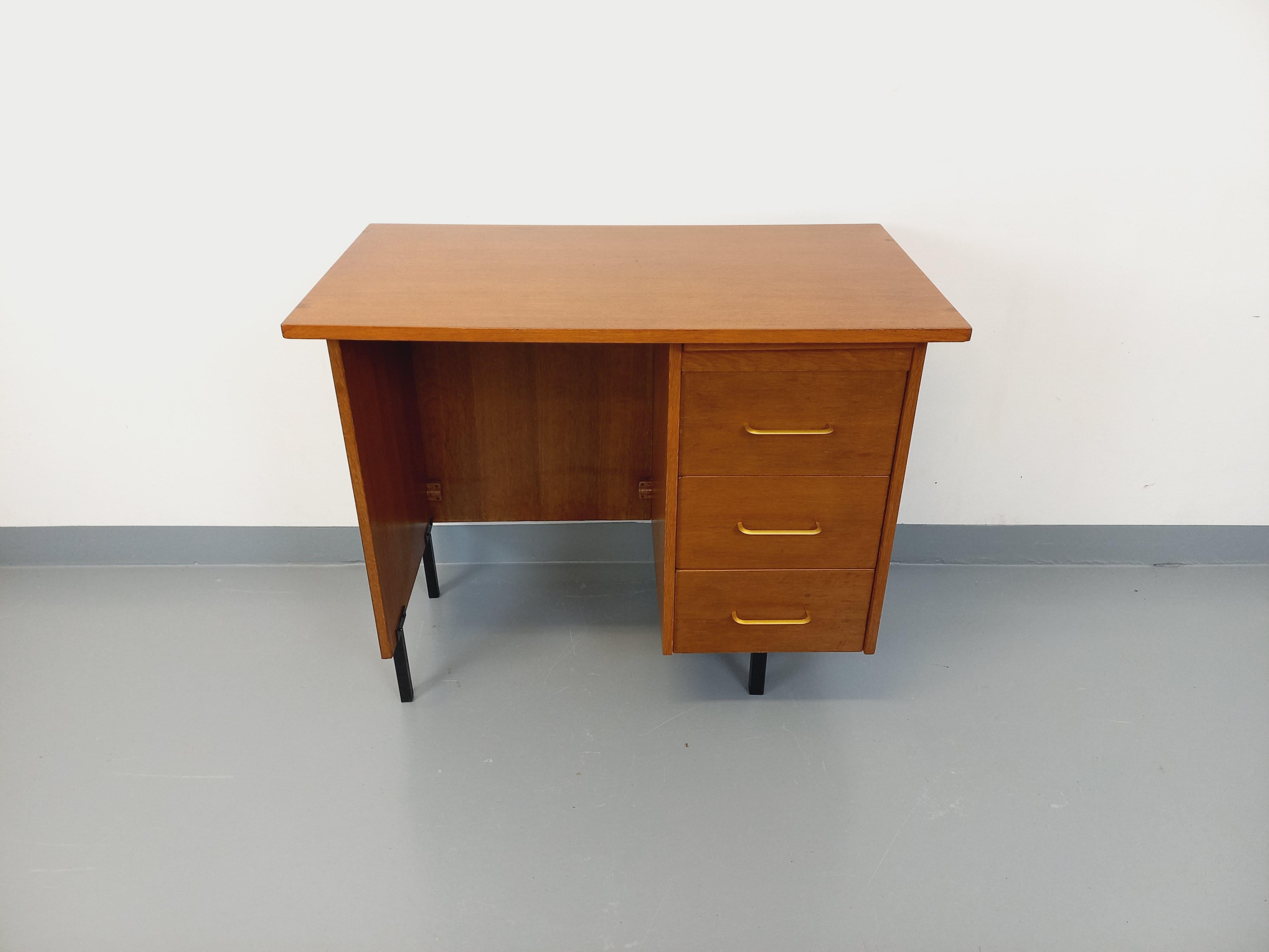 Mid-Century Modern Bureau moderniste vintage en bois et métal noir des années 60 For Sale