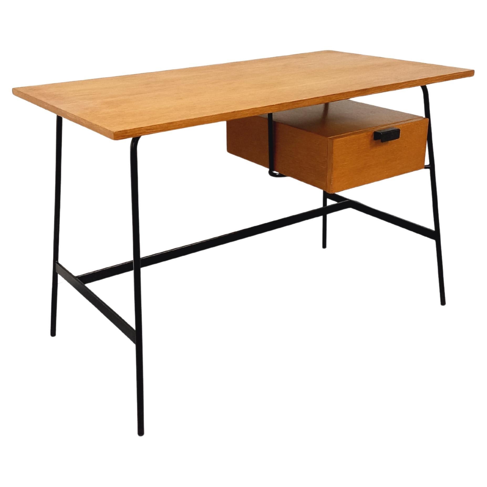 Bureau moderniste vintage Pierre Paulin en bois de chêne et métal noir années 60