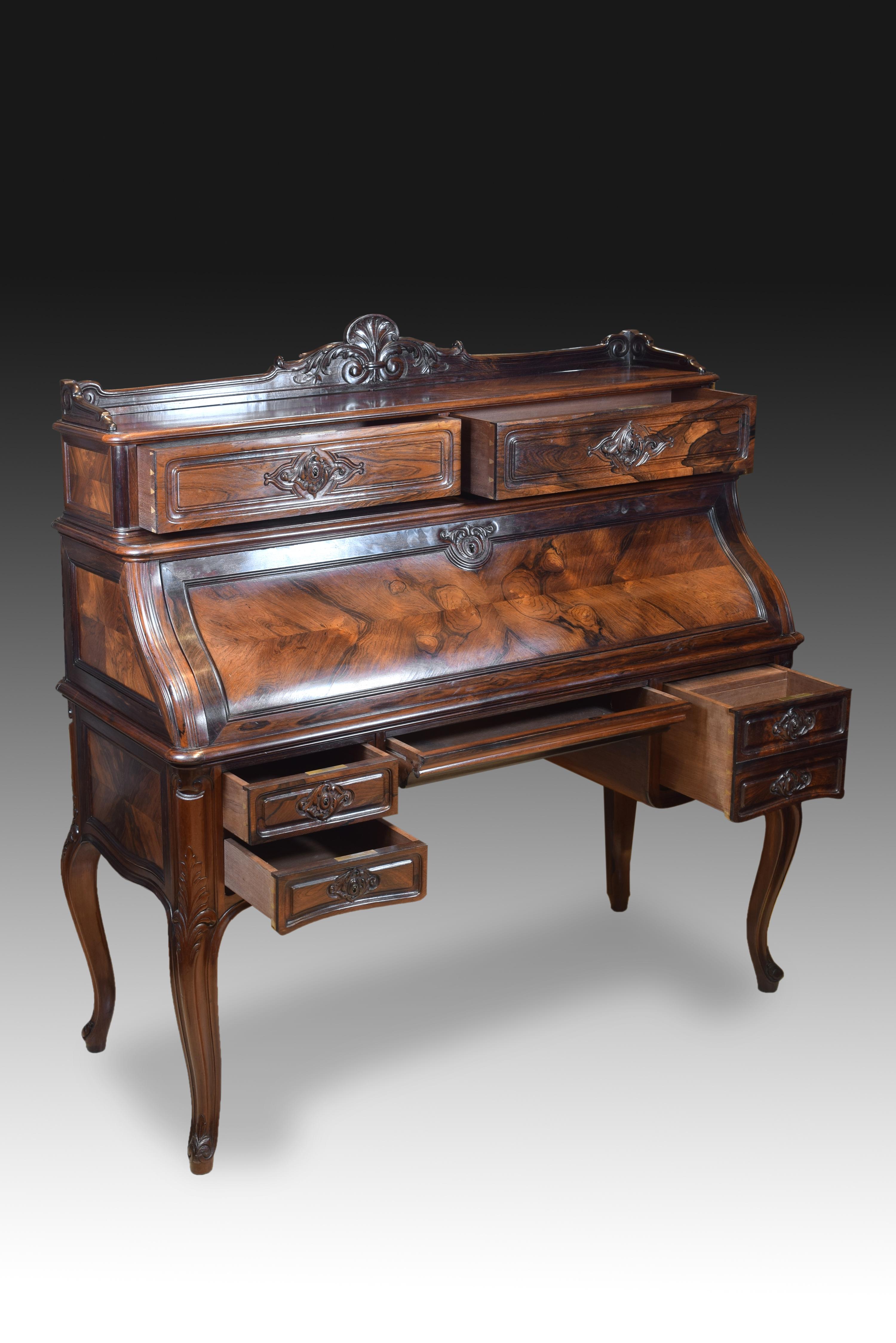 Bureau or desk. Rosewood, wood, metal. Jeanselme Fils Godin et Cie, Paris, France, 19th century.
Stamped (signed).
Cover sample desk designed perhaps to go near a wall that has two drawers at the top and three under the sample (the left are two;