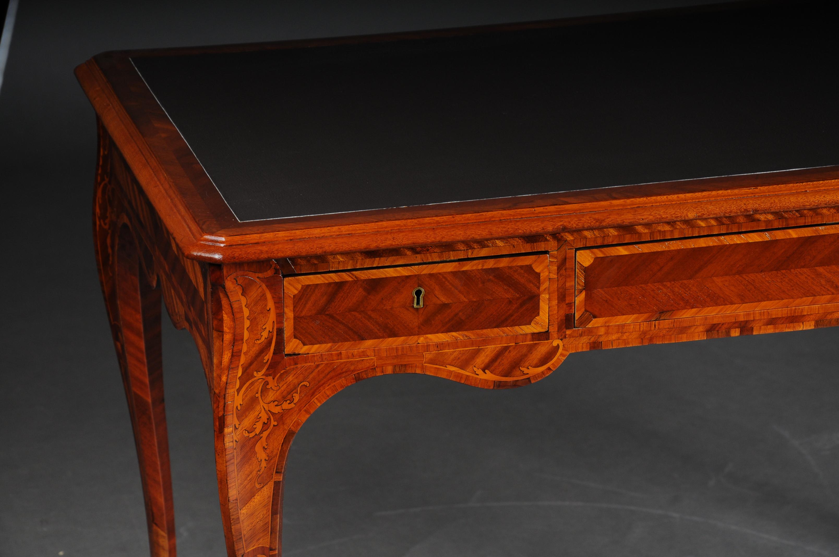 Bureau plat in the style of Louis XV in 1840

Full-surface mirrored veneer with rocaille applications. solid beechwood. Three-bladed frame base with wide knee compartment on elegantly curved square legs in Sabots. Slightly overhanging. Cover plate