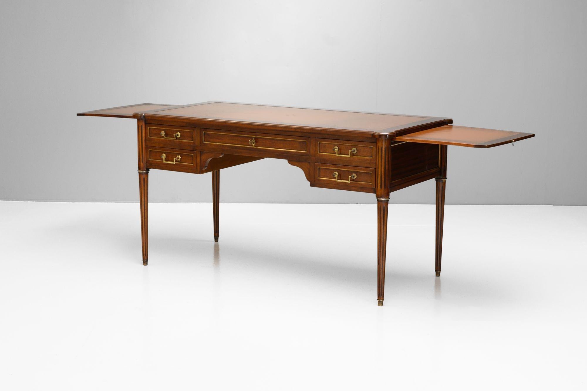 French mahogany bureau plat with original inset leather top. Circa 1950
H 76cm x W 139/220cm x D 69cm