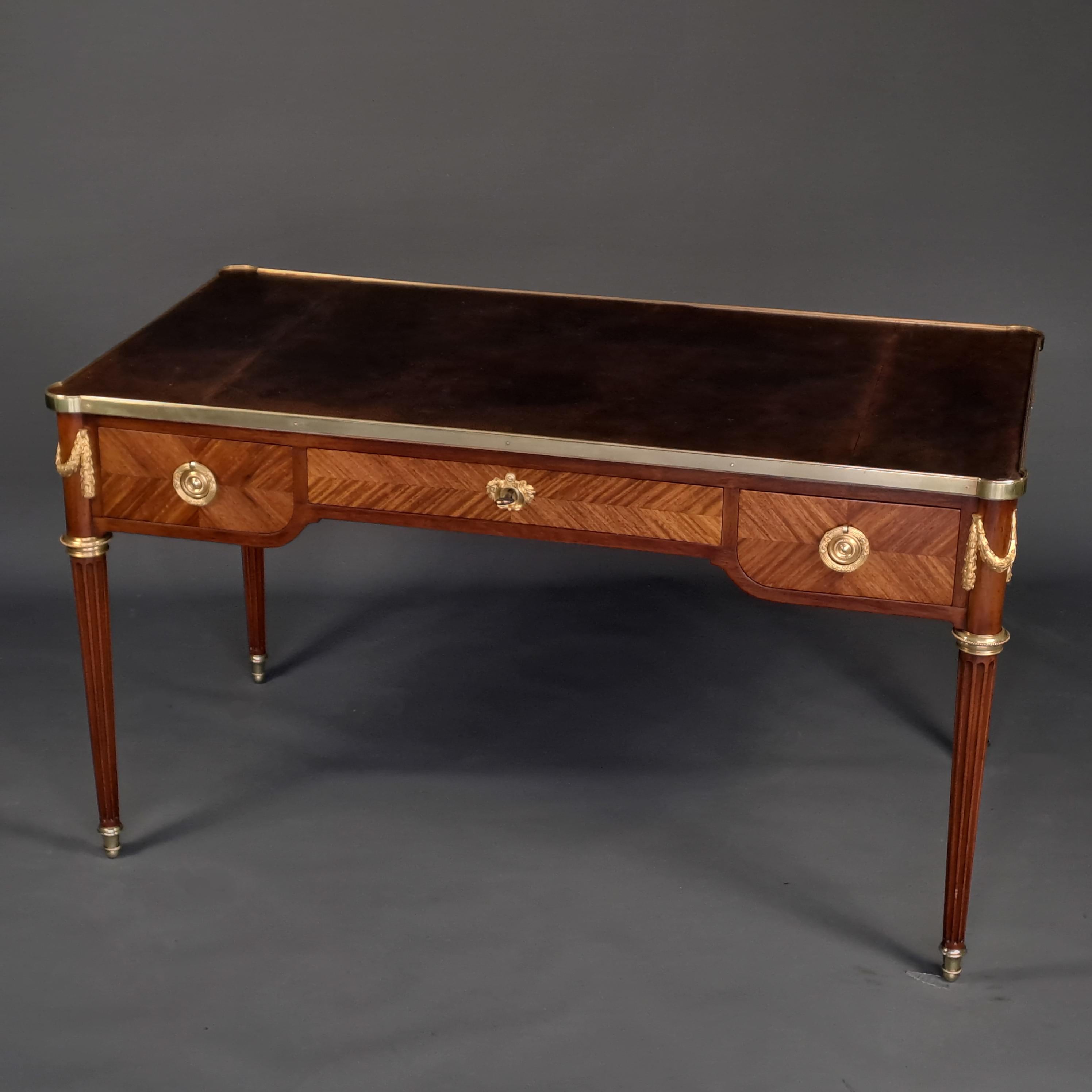 Bureau Plat Louis XVI Style in Marquetry and Gilt Bronze For Sale 6
