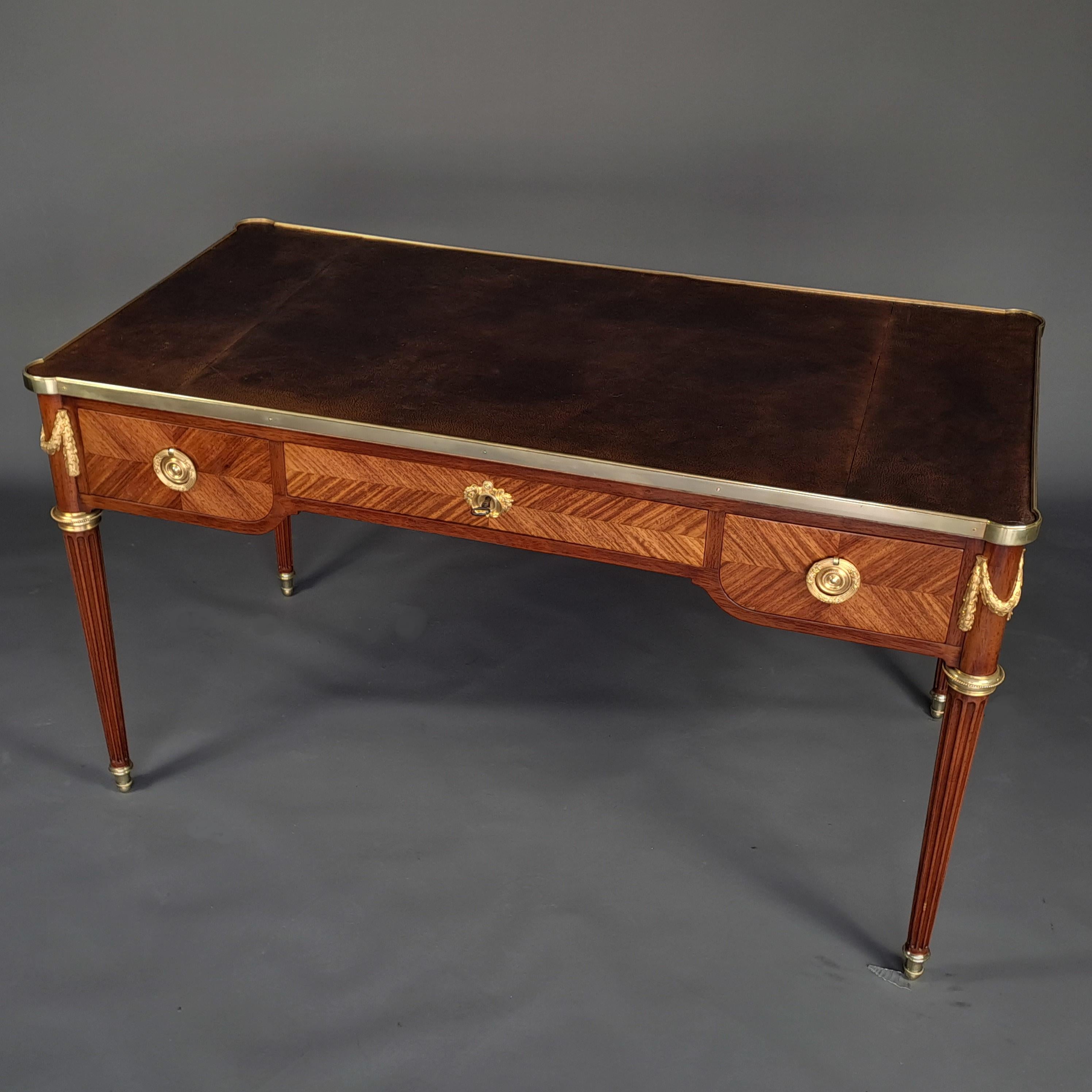 Early 20th Century Bureau Plat Louis XVI Style in Marquetry and Gilt Bronze For Sale