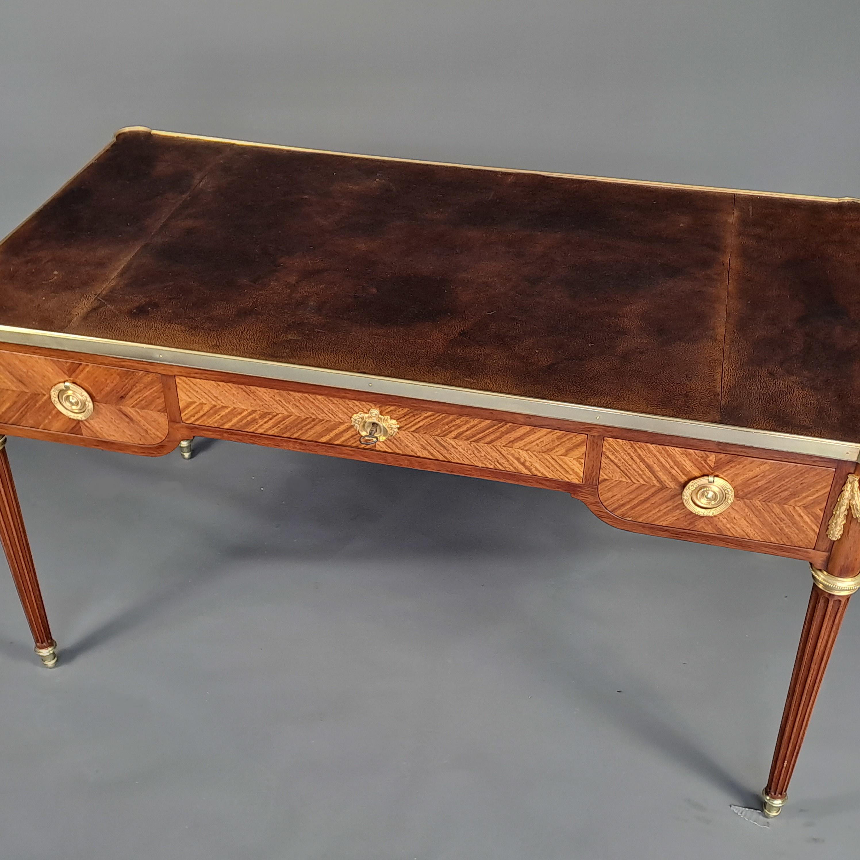Bureau Plat Louis XVI Style in Marquetry and Gilt Bronze For Sale 1