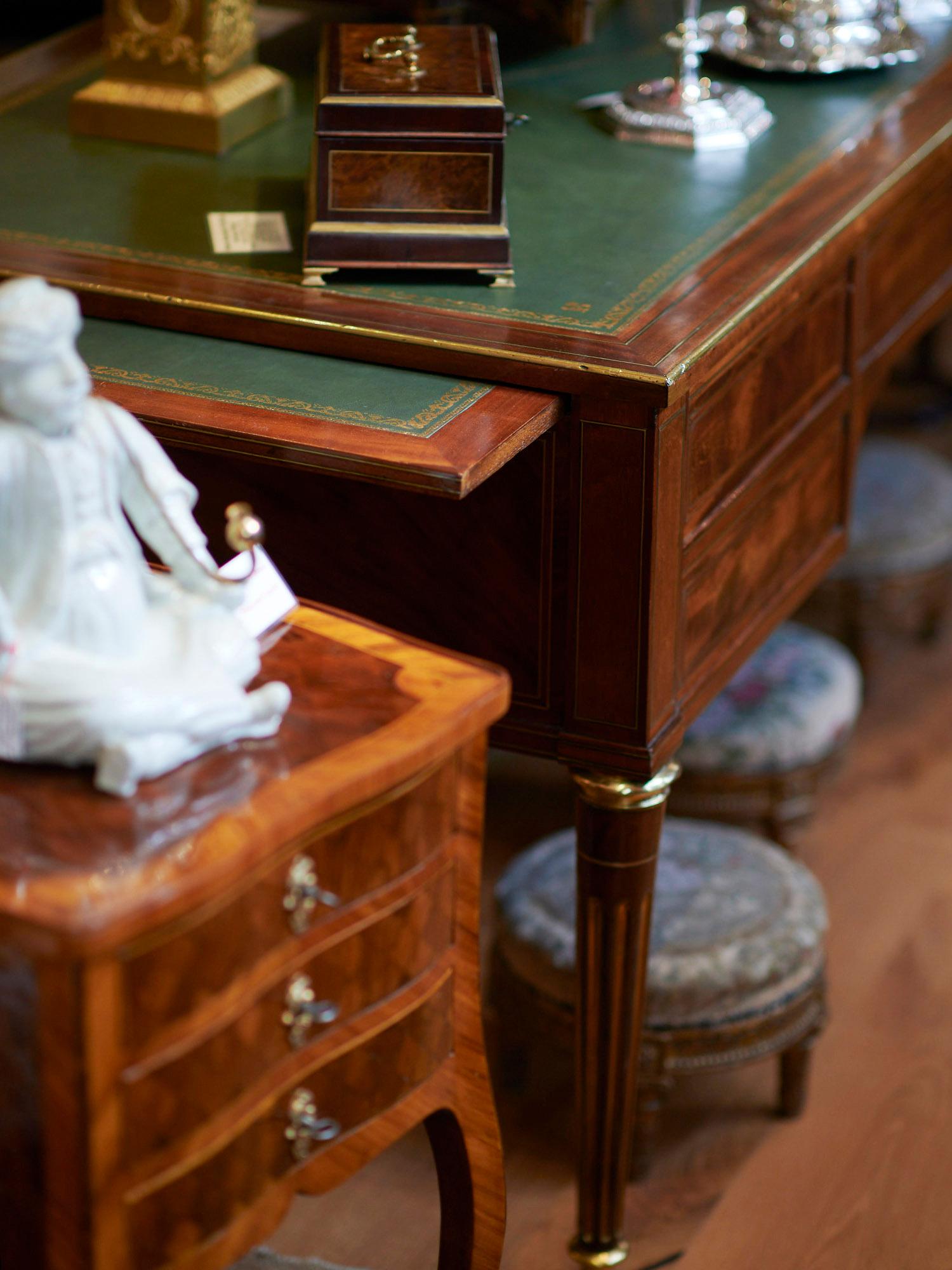 Bureau-Plat, Paris 1785, Lebesque, 18th Century Writing Desk, French, Signed For Sale 1