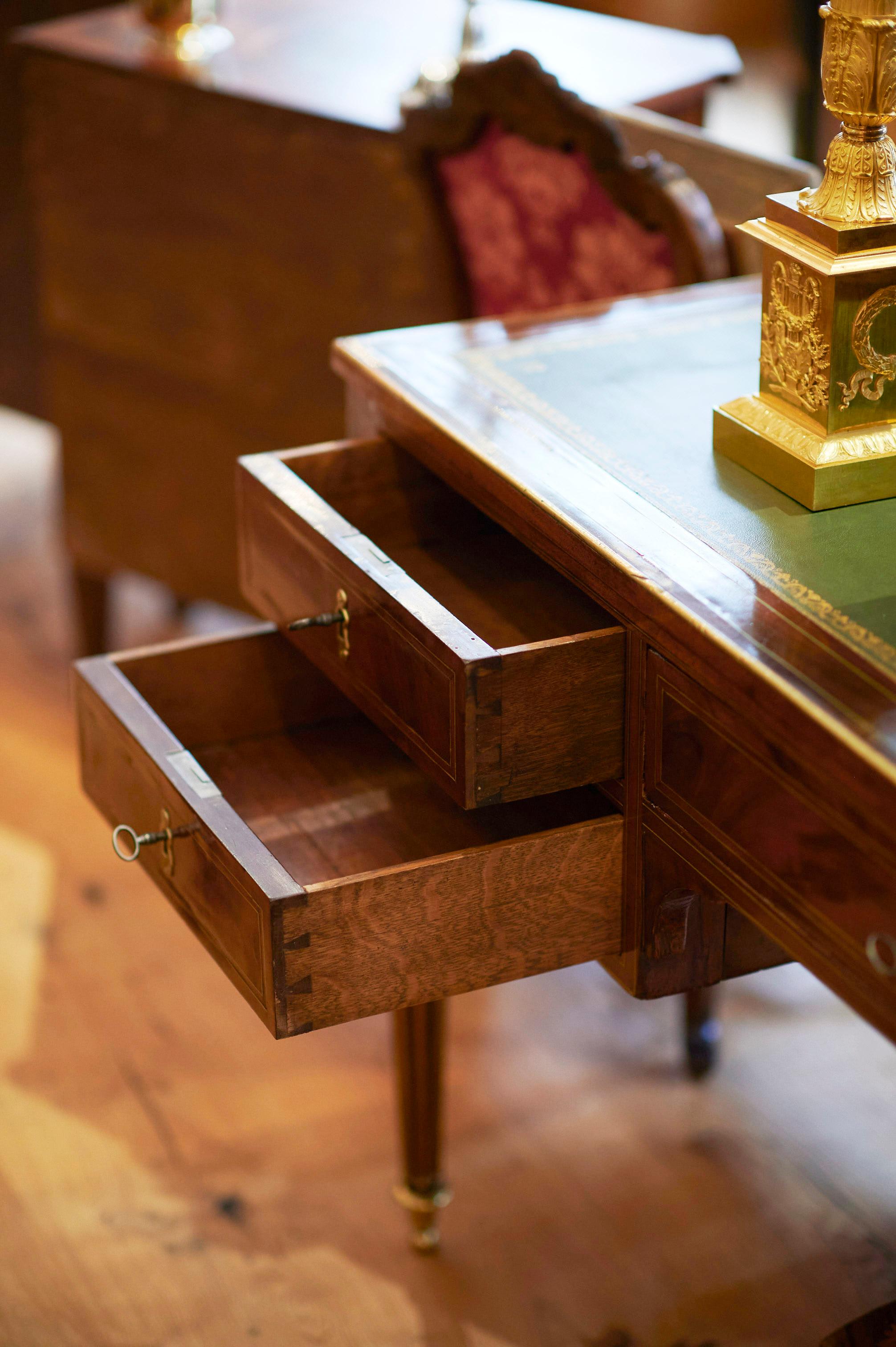 Bureau-Plat, Paris 1785, Lebesque, 18th Century Writing Desk, French, Signed For Sale 3