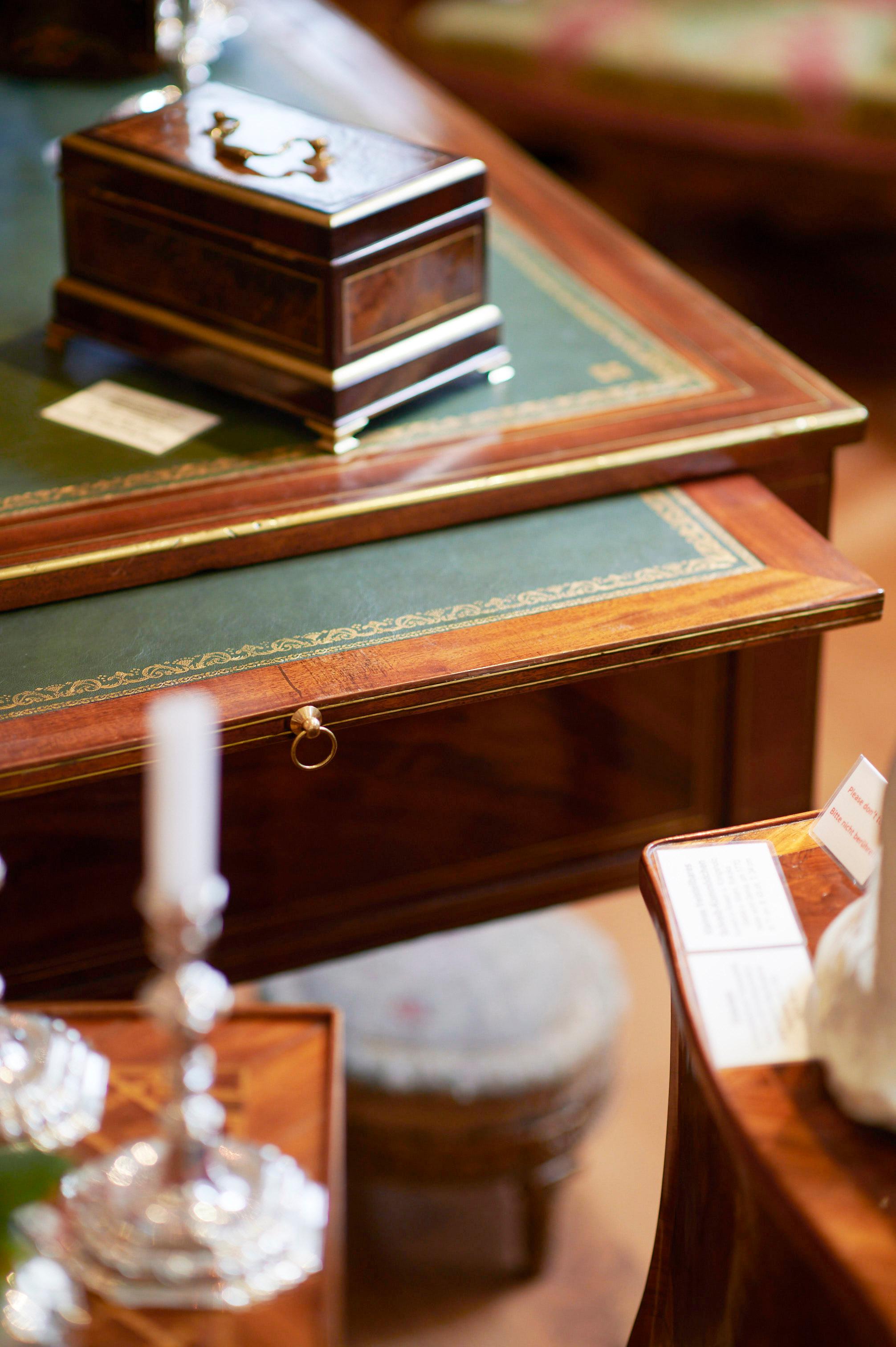 Bureau-Plat, Paris 1785, Lebesque, 18th Century Writing Desk, French, Signed For Sale 4