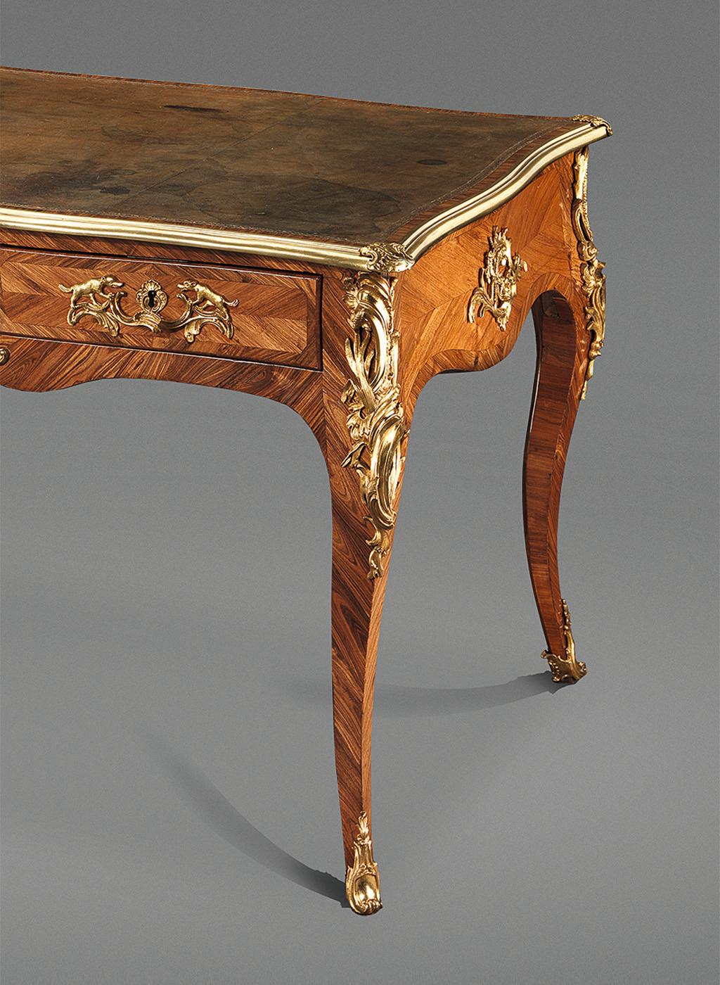 Paris, J.-B. Fromageau, c. 1760
Signed with the hallmark Jean-Baptiste Fromageau (born around 1720, active as a master craftsman since 1755).
Rosewood and kingwood veneered on oak, with the original fire-gilded, finely chiselled bronze fittings,