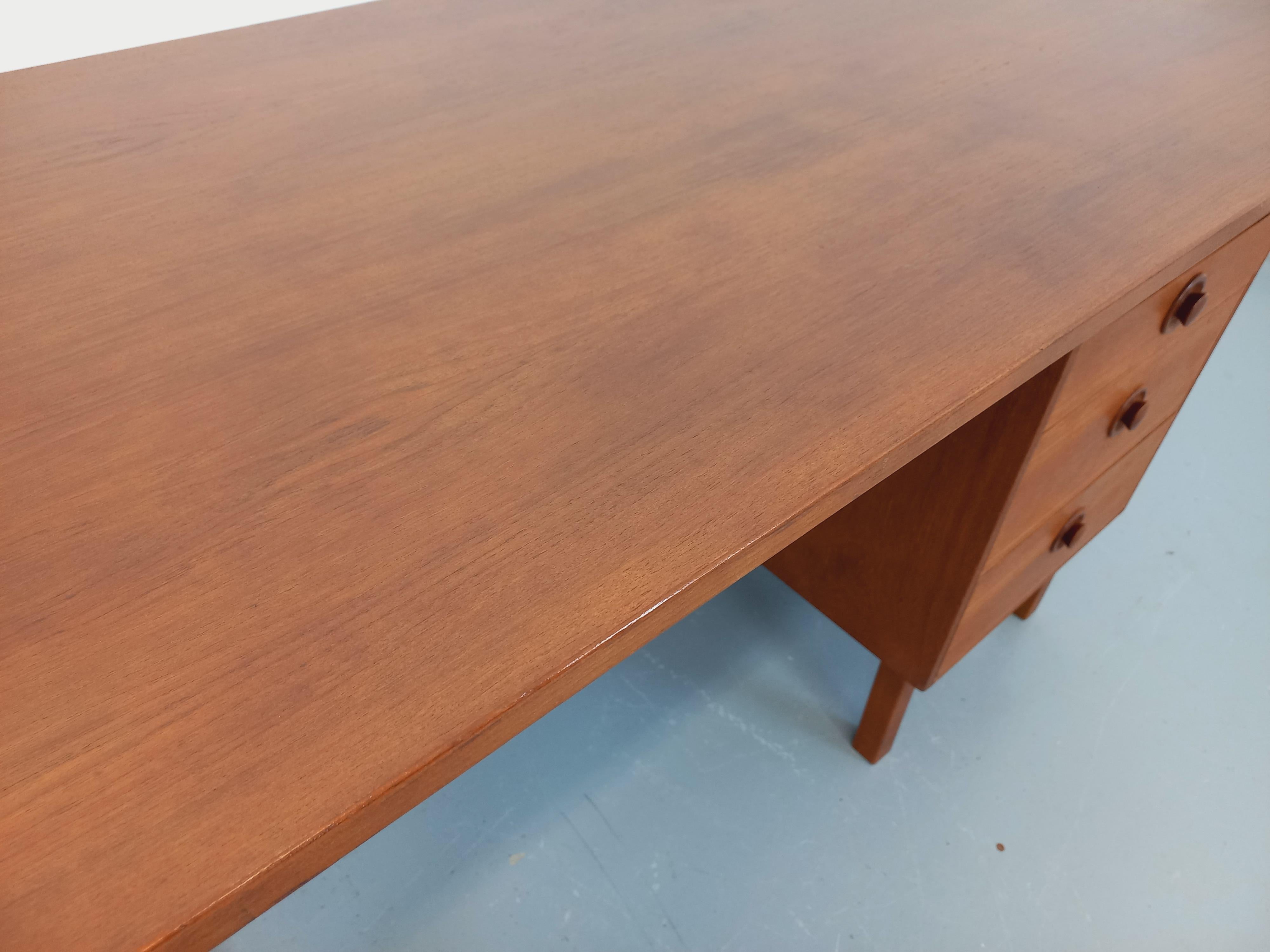 Bureau scandinave vintage en teck des années 60 8