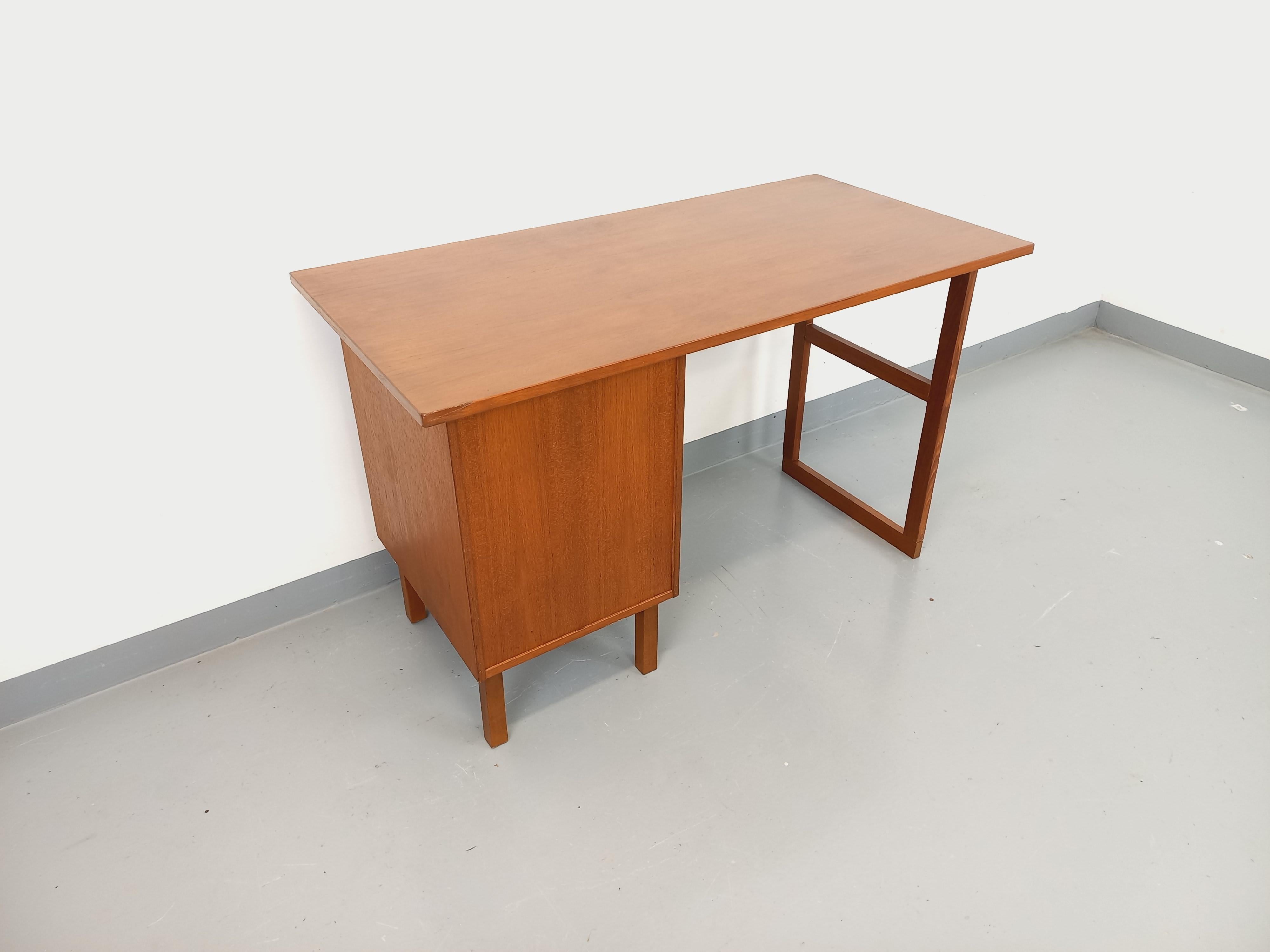 Bureau scandinave vintage en teck des années 60 9