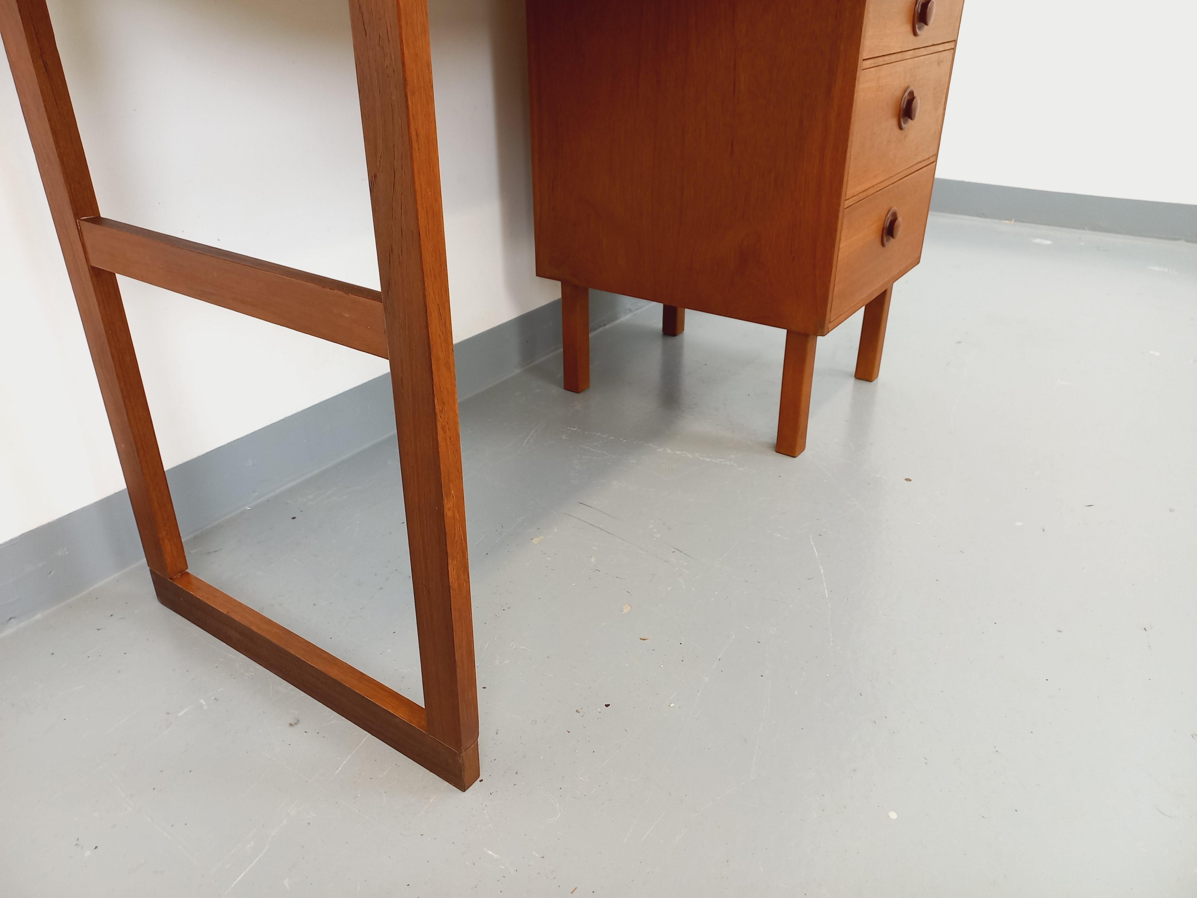 Bureau scandinave vintage en teck des années 60 1