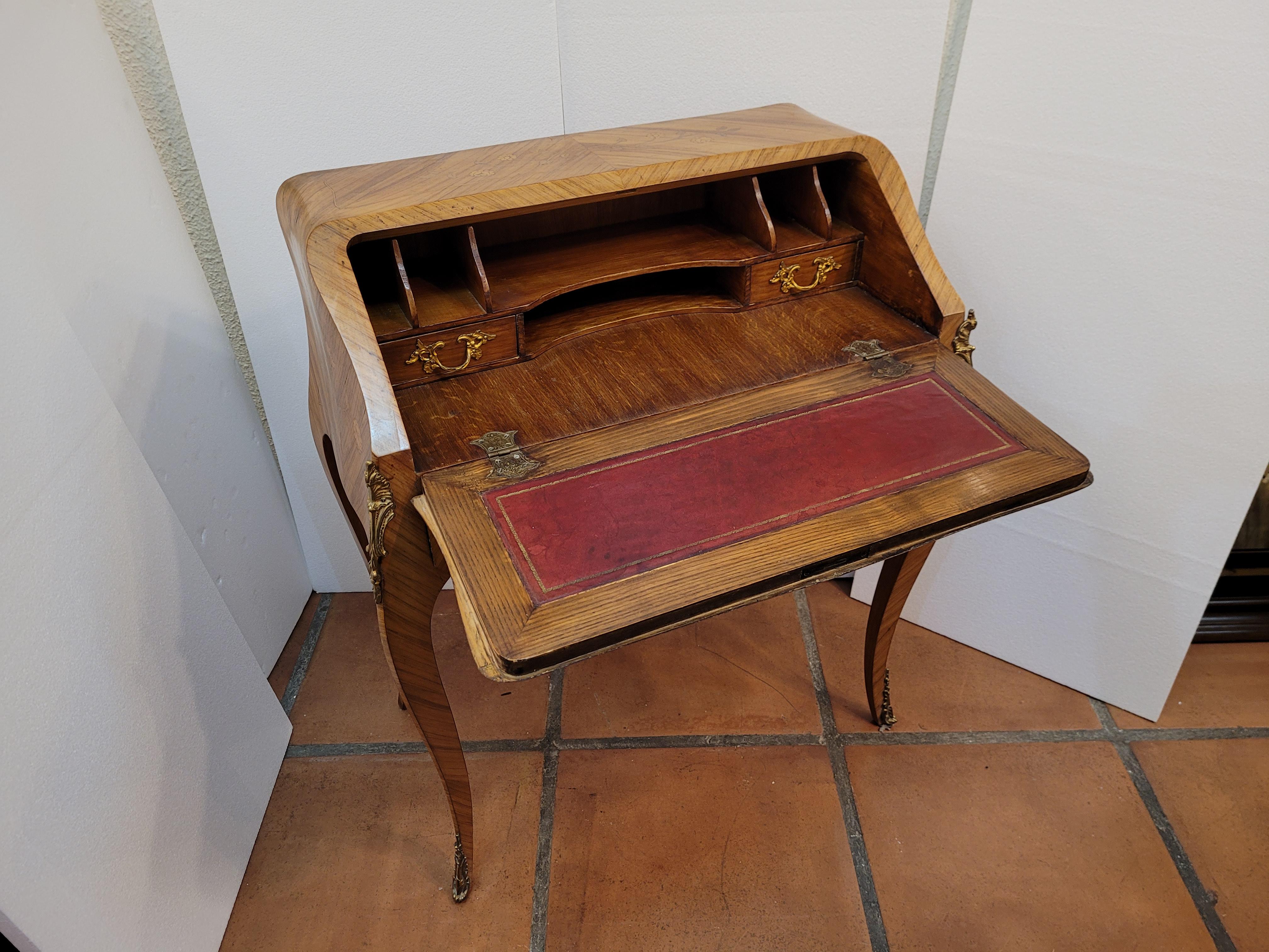 Hand-Crafted Bureau secretaire à pente / d'âne French, Napoleon III Floral marquetry
