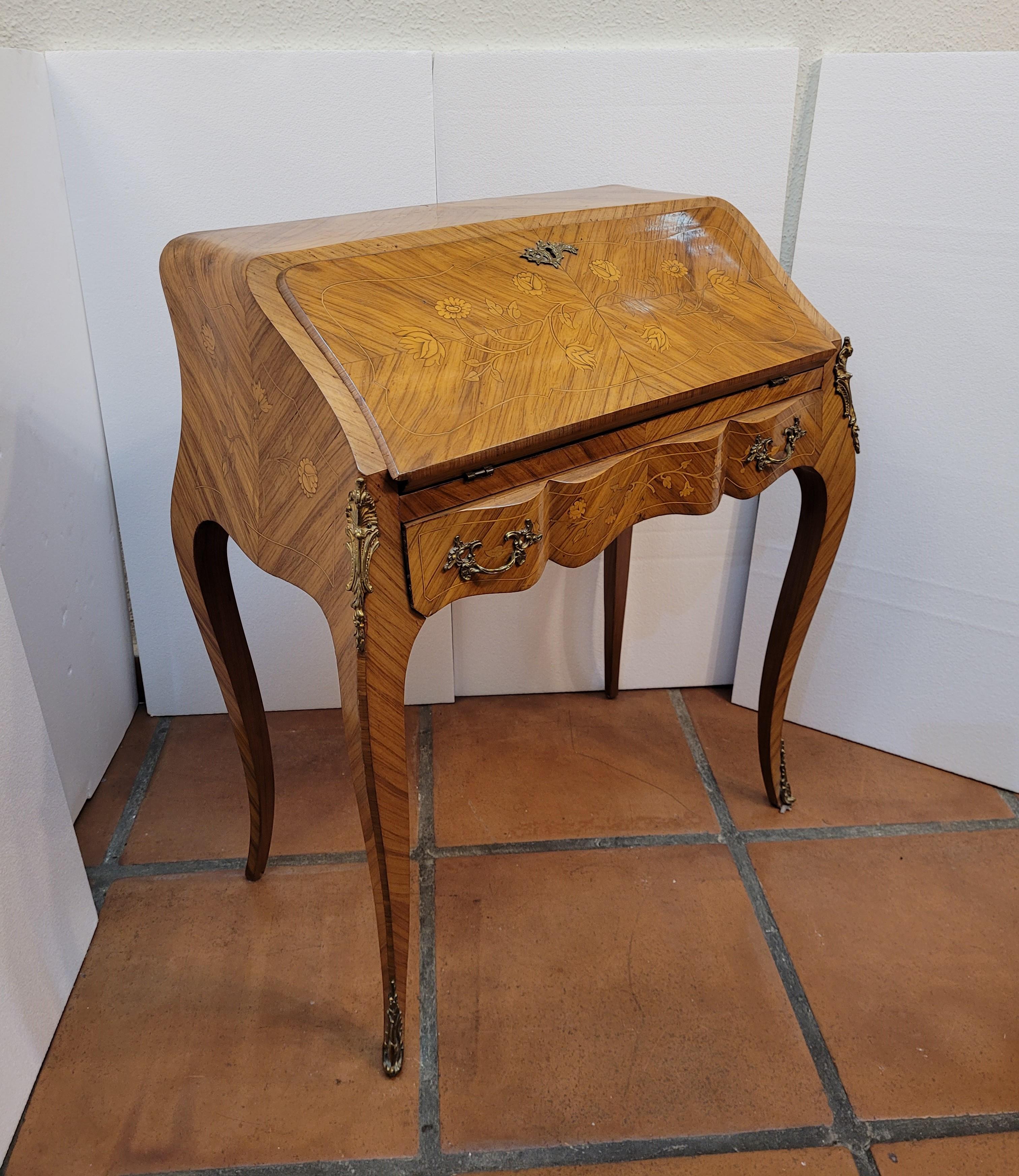Bureau secretaire à pente / d'âne French, Napoleon III Floral marquetry In Good Condition In Valladolid, ES